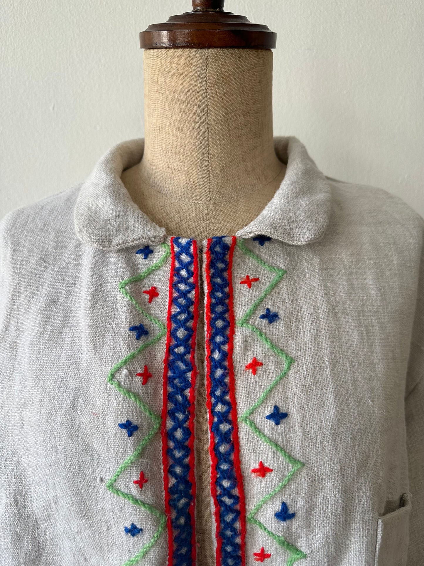 giacca corta in lino vecchio cucita a mano