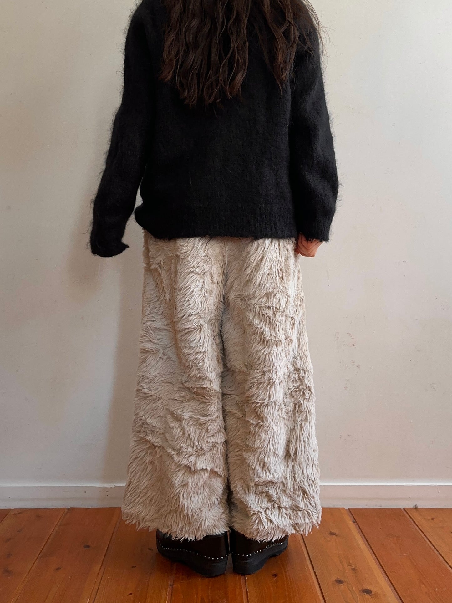 old fur wide pants / milky white