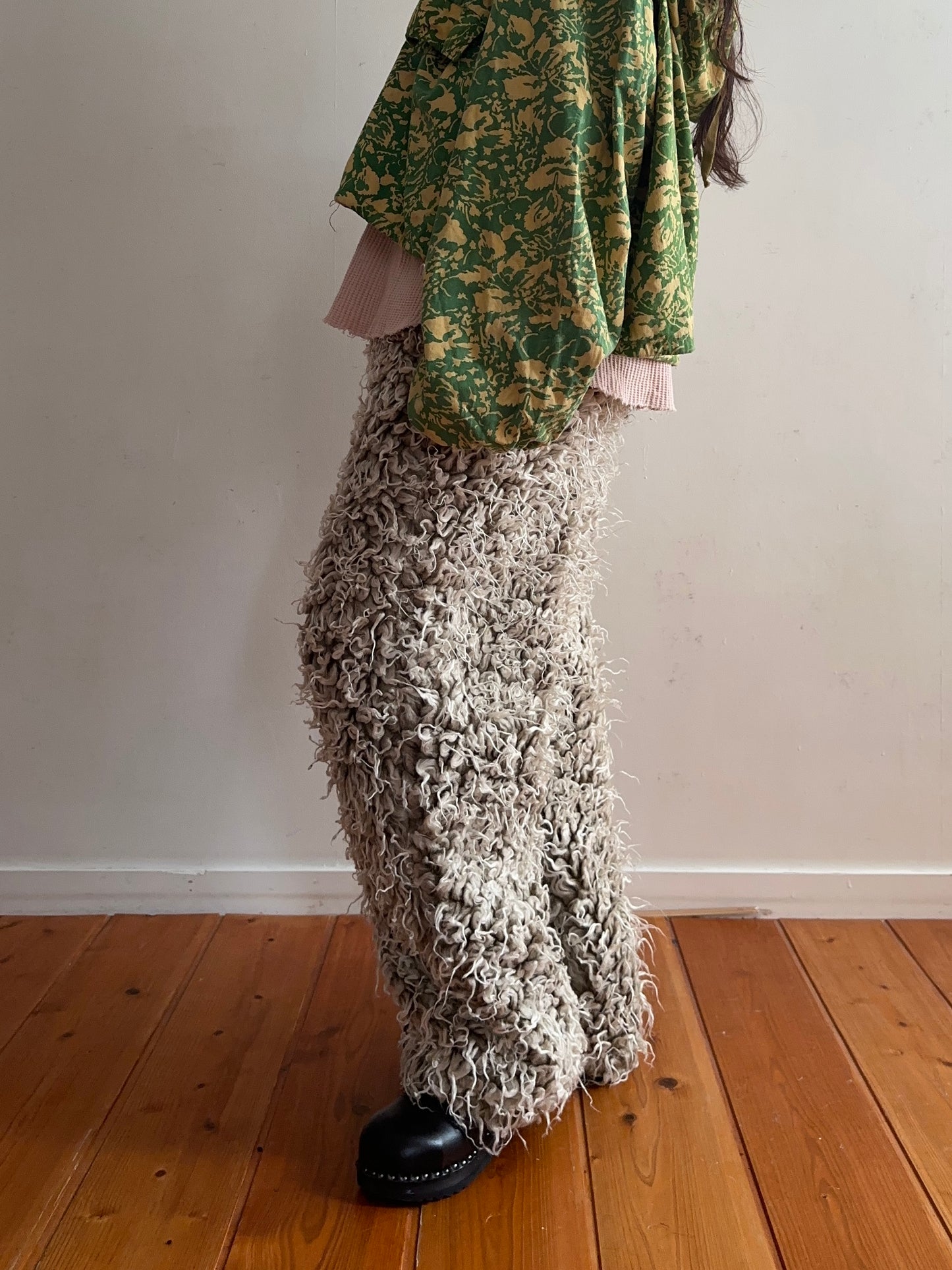 old fur pants / gray×silver