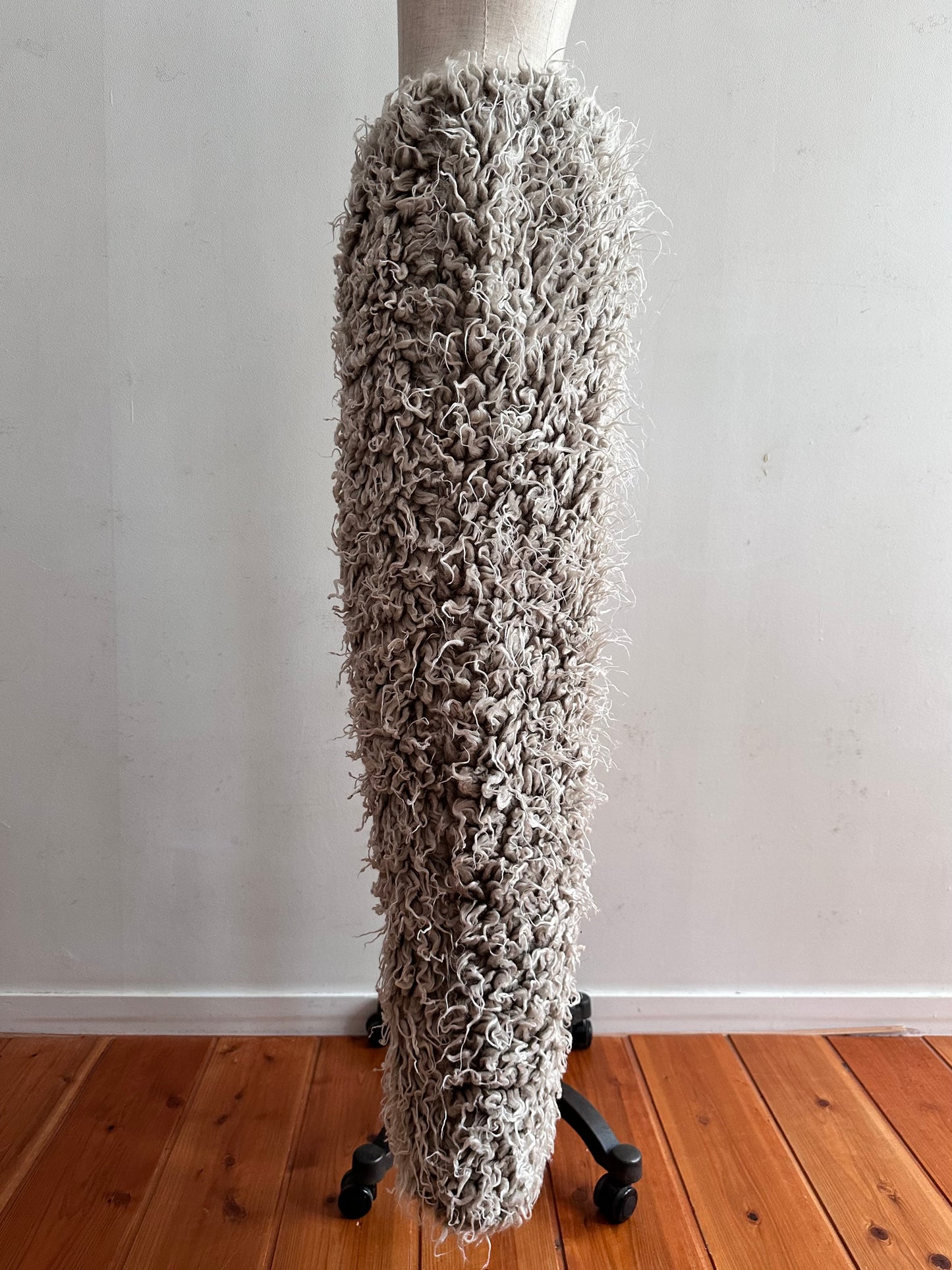 old fur pants / gray×silver