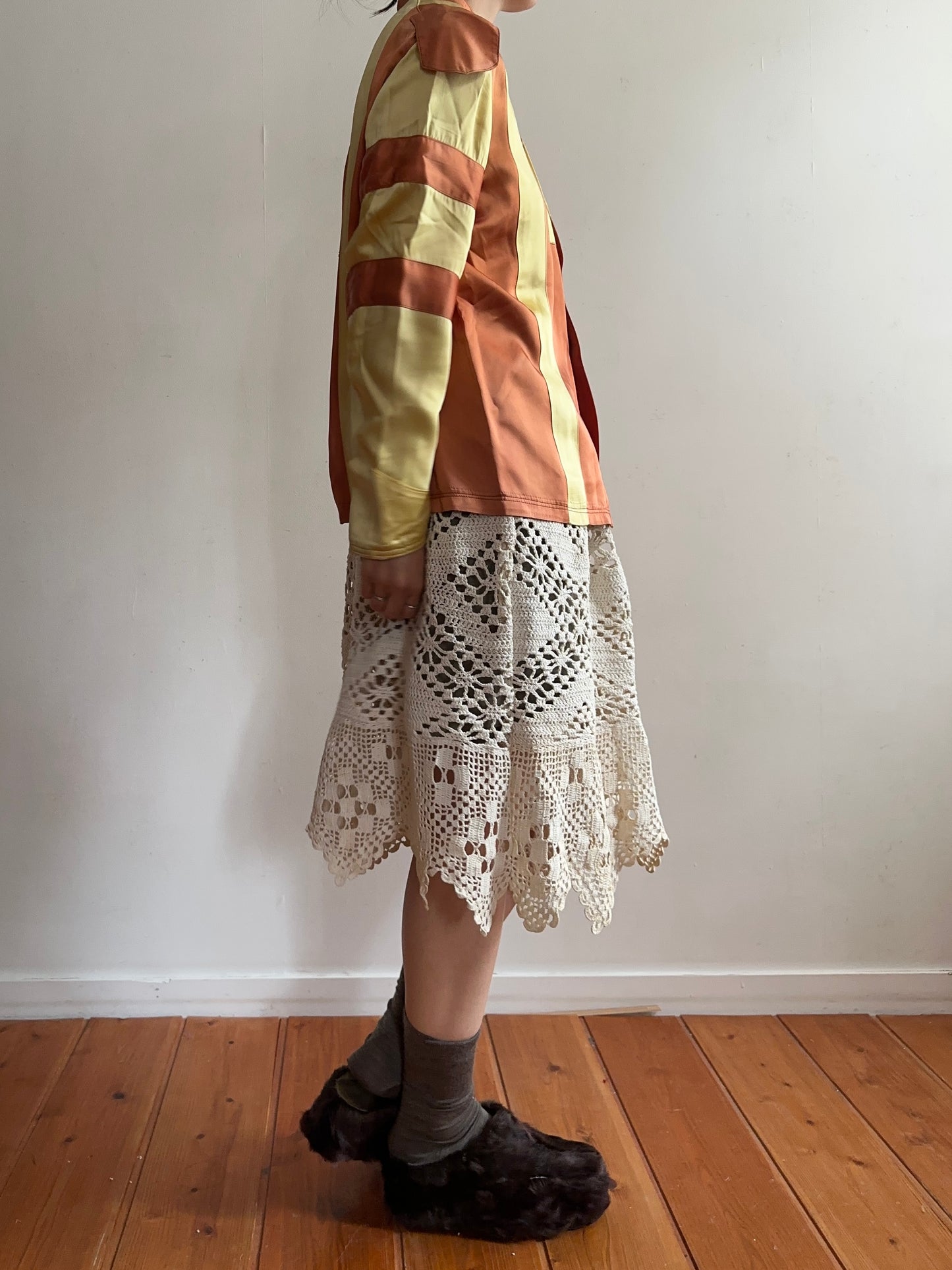 old crochet lace tuck short pants