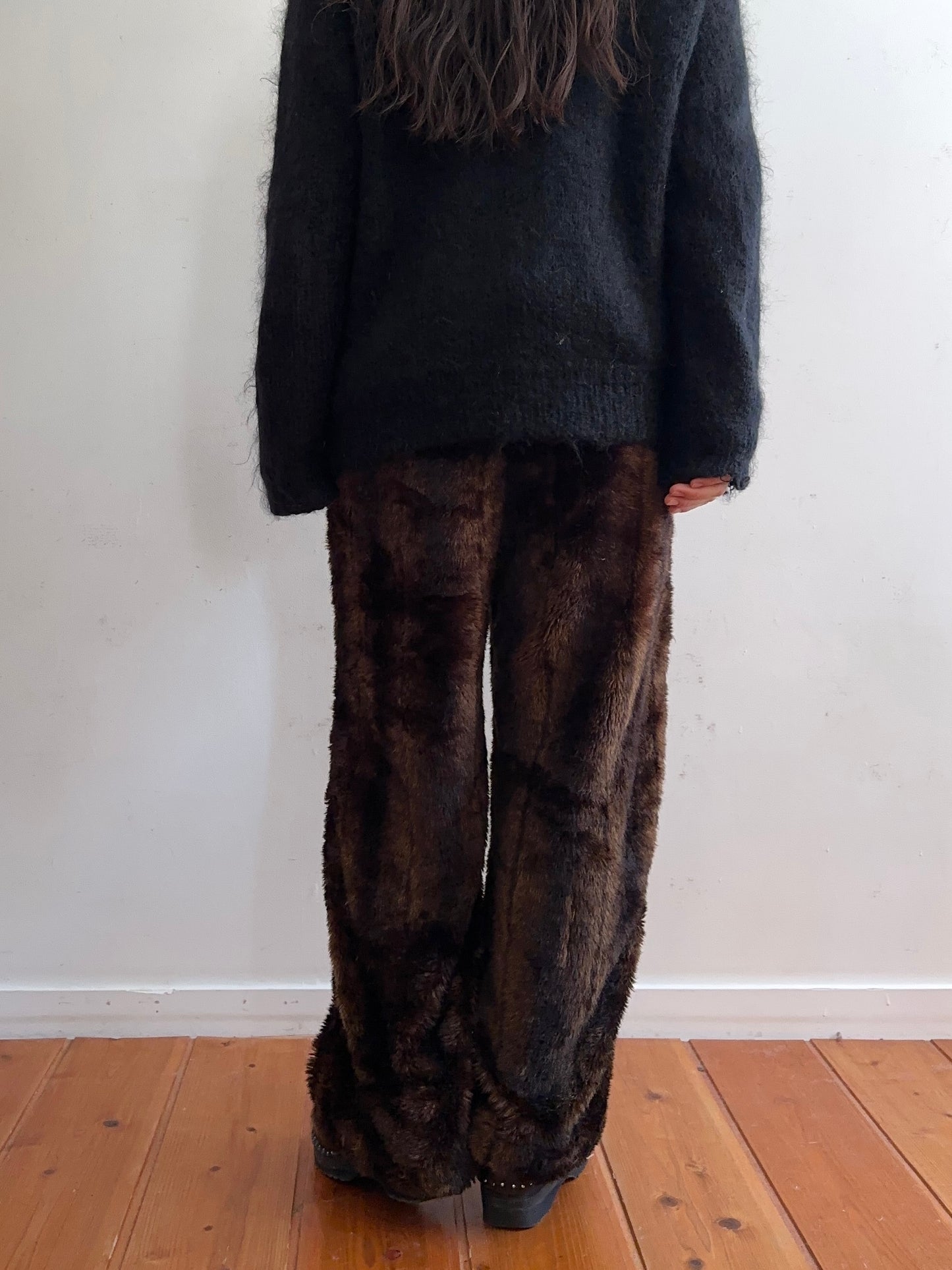 old fur pants / dark brown stripe