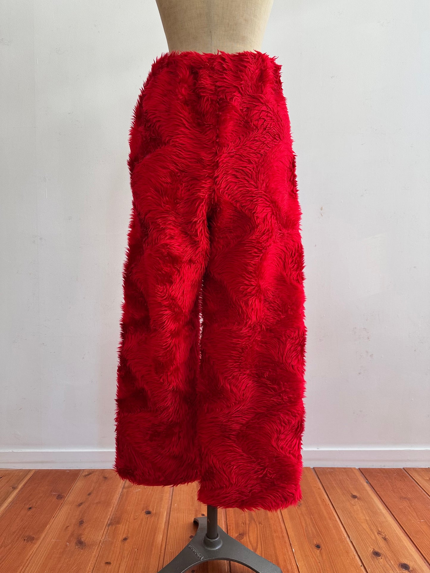 old fur pants /red