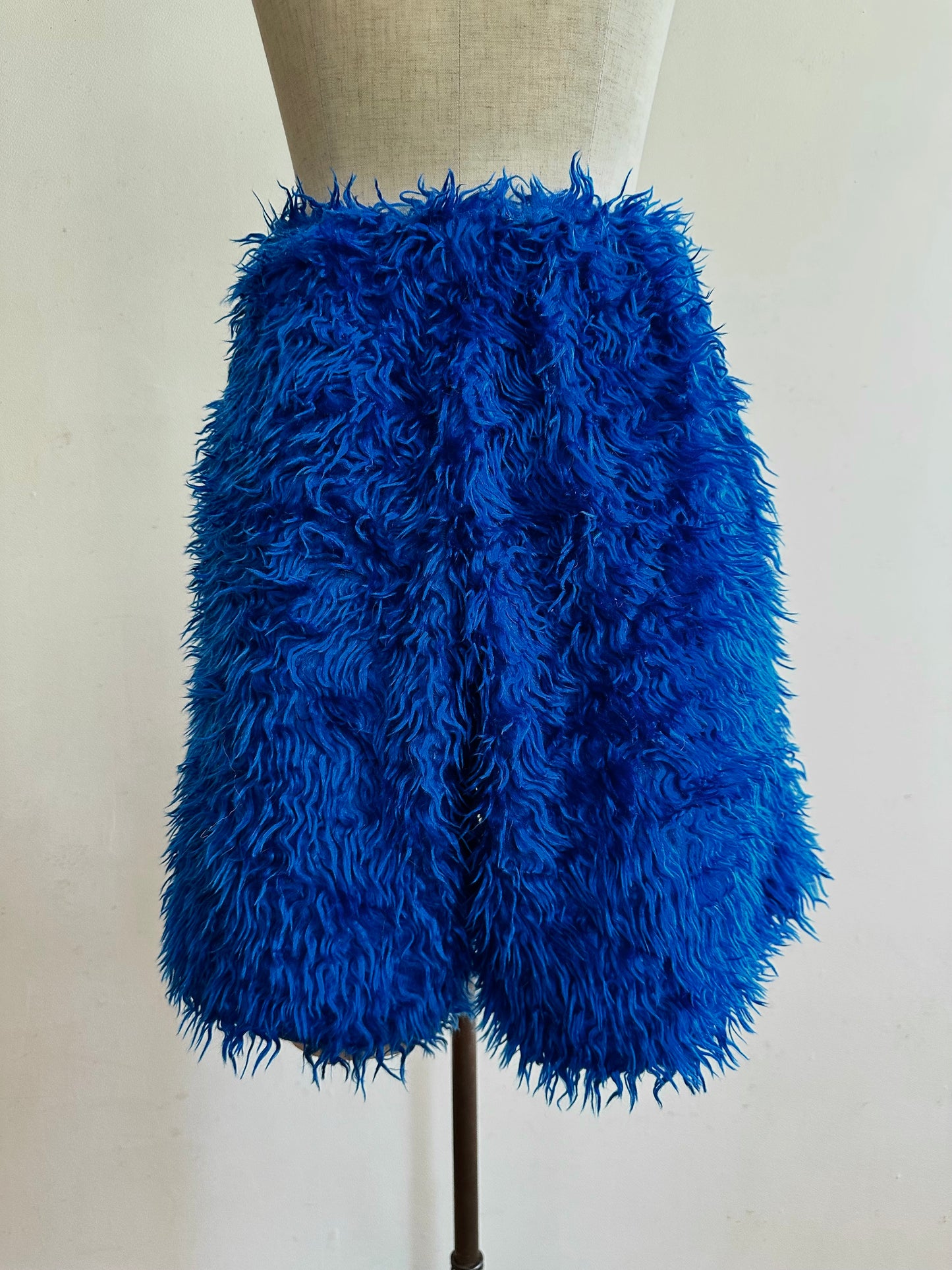old fur short pants / blue