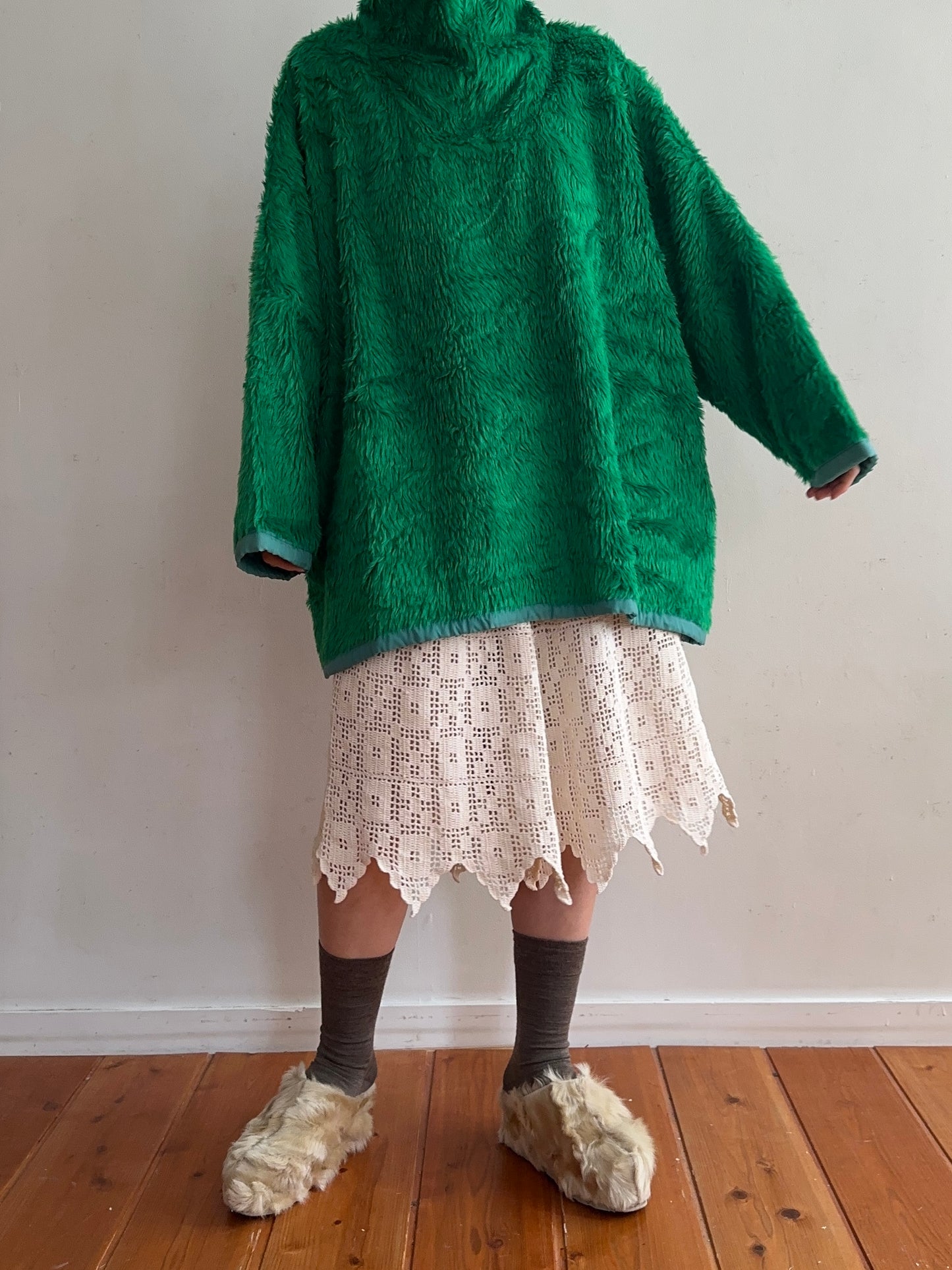 old crochet lace tuck short pants