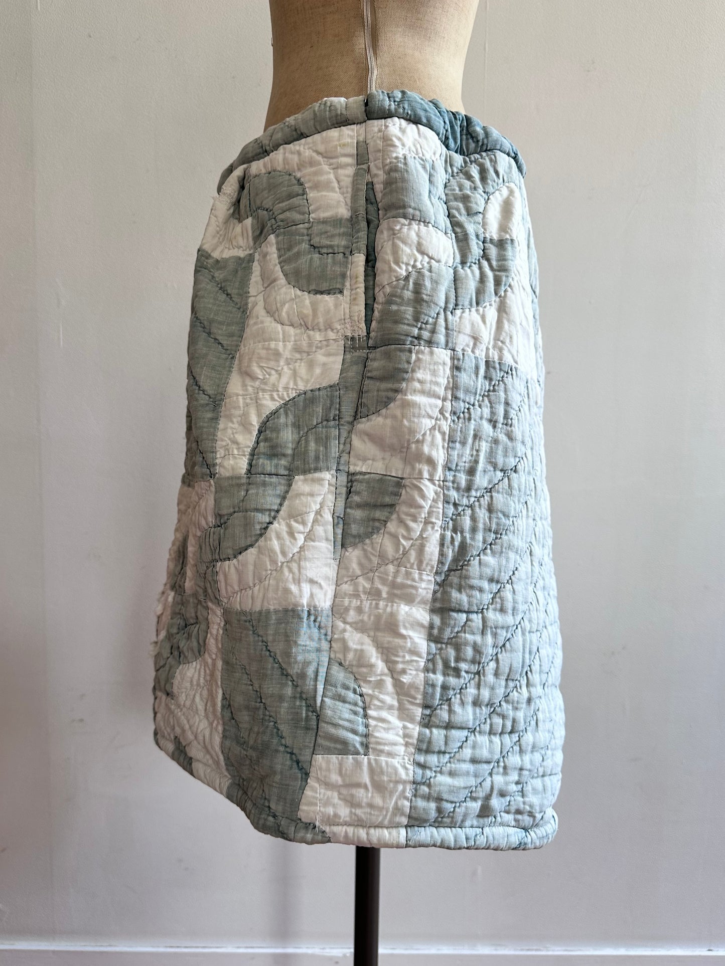 old quilt tuck short pants