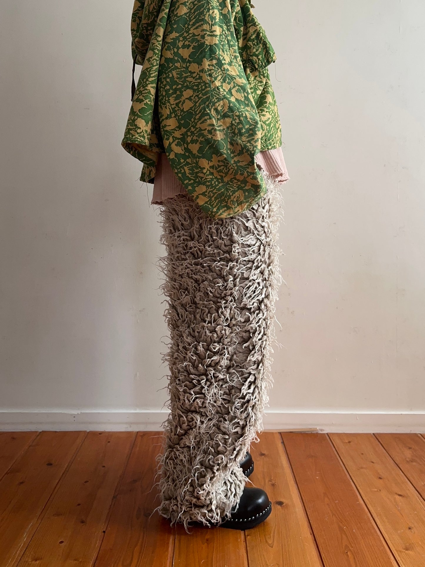 old fur pants / gray×silver