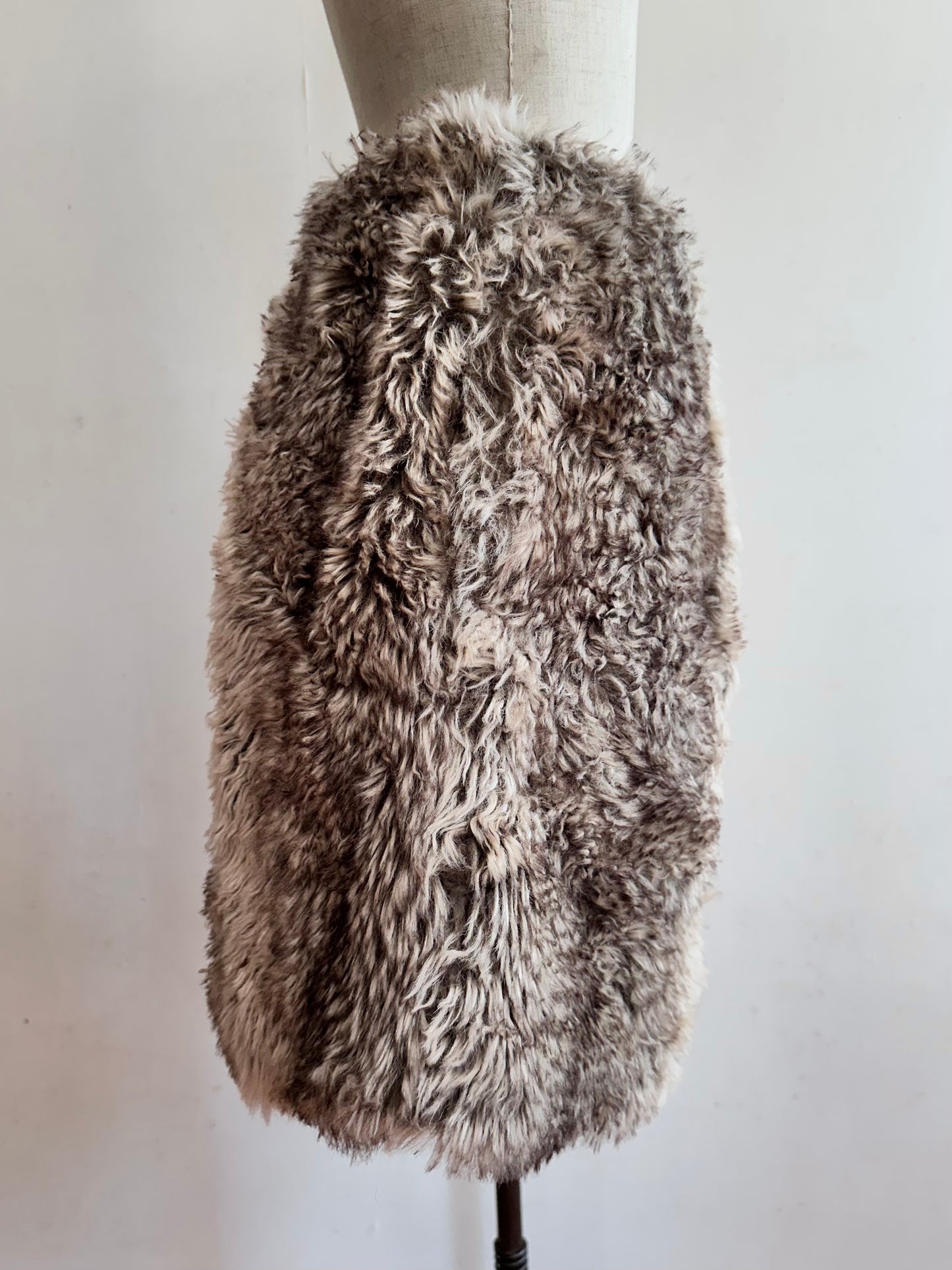 old fur short pants / wolf greige
