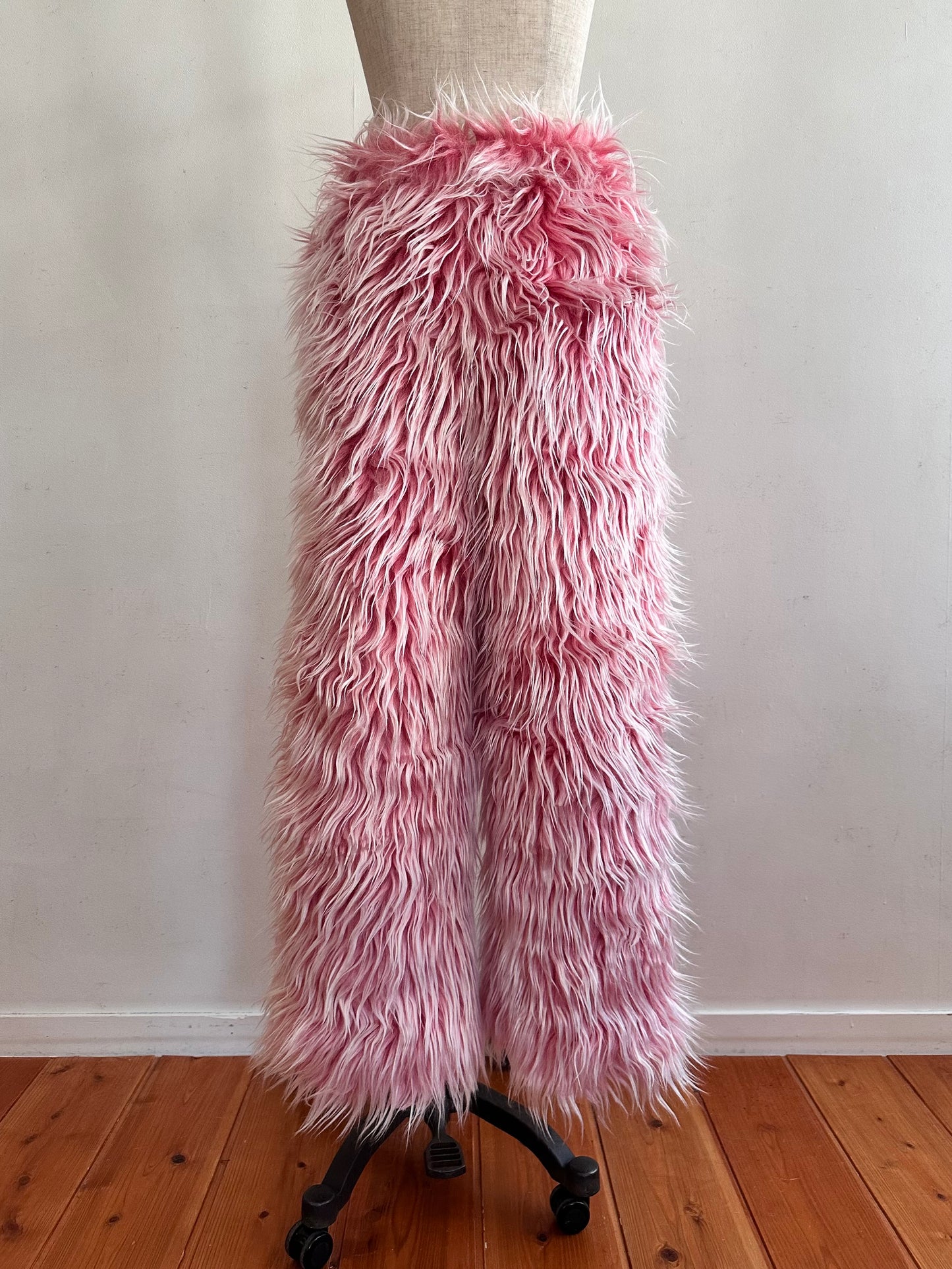 old fur pants / strawberry