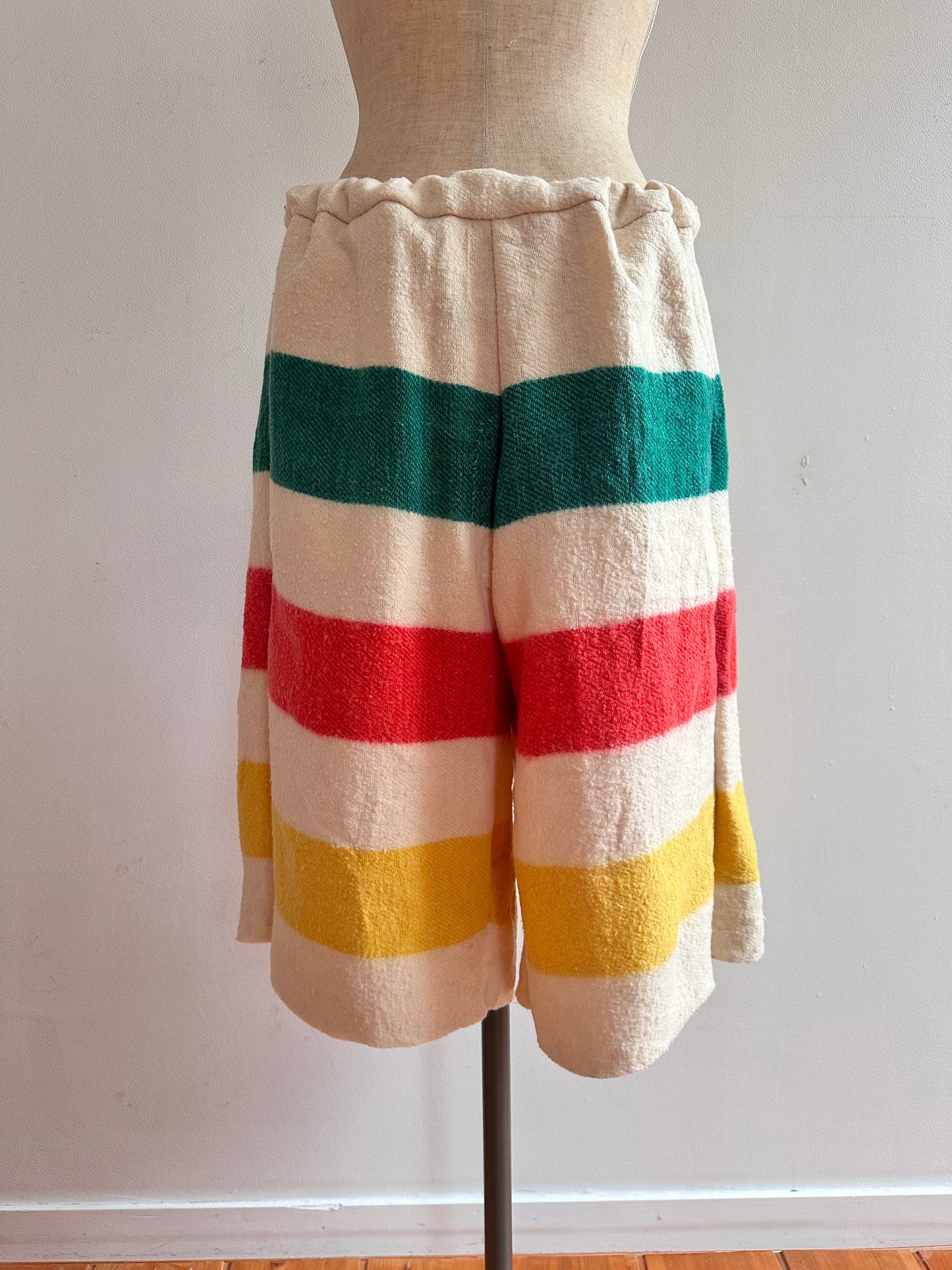 old blanket short pants / border