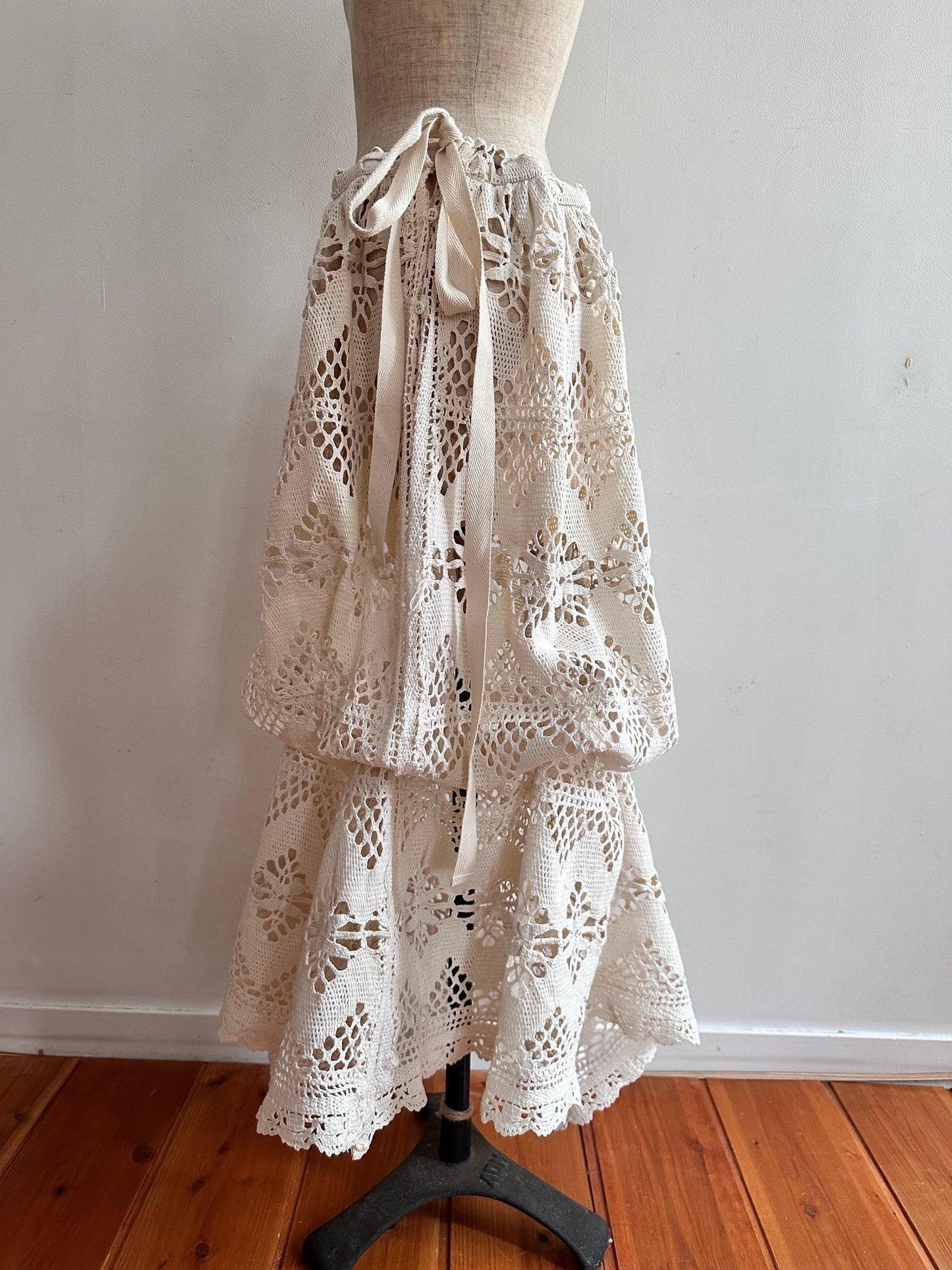 old crochet lace little change skirt