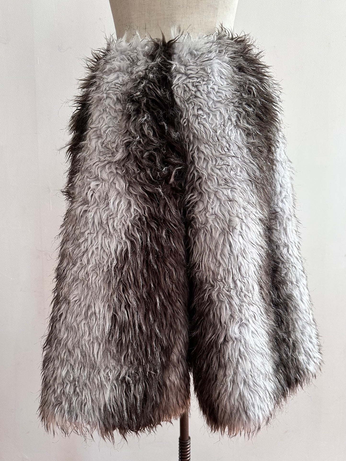 old fur half pants / silver× grayish brown