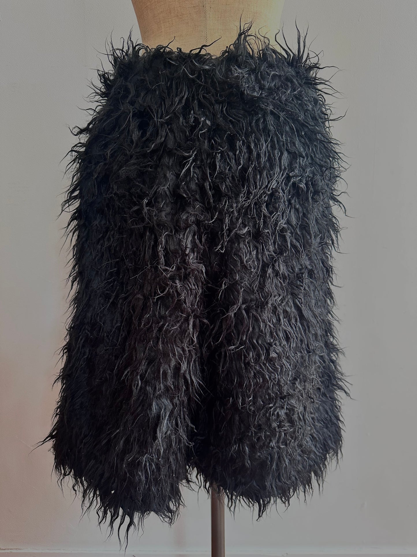 old fur half pants / black