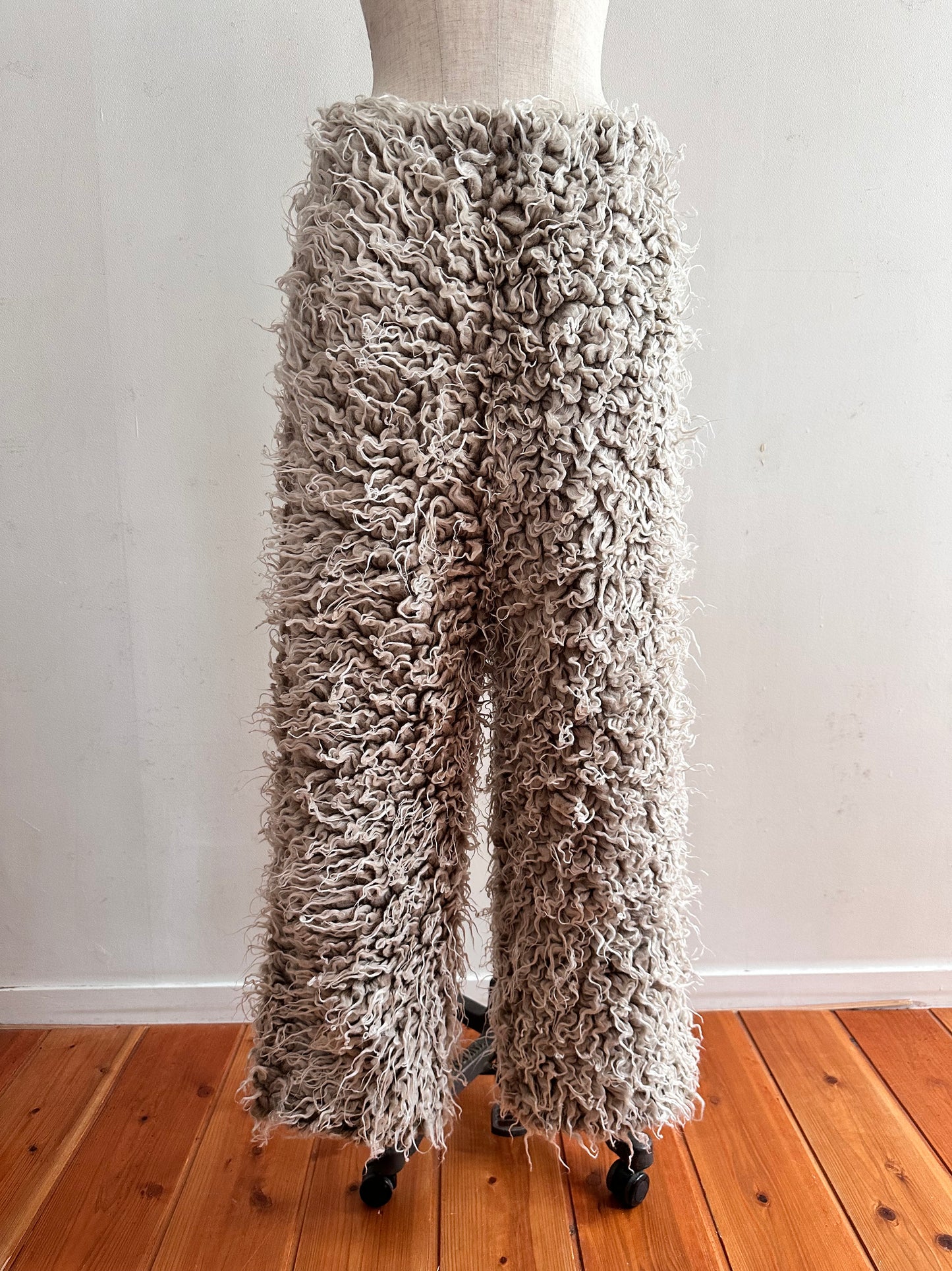 old fur pants / gray×silver