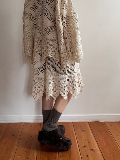 old crochet lace tuck short pants