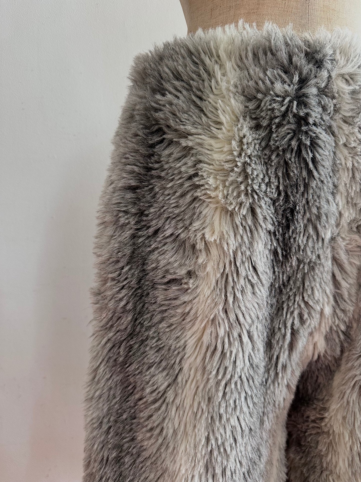 old fur half pants / gray×white
