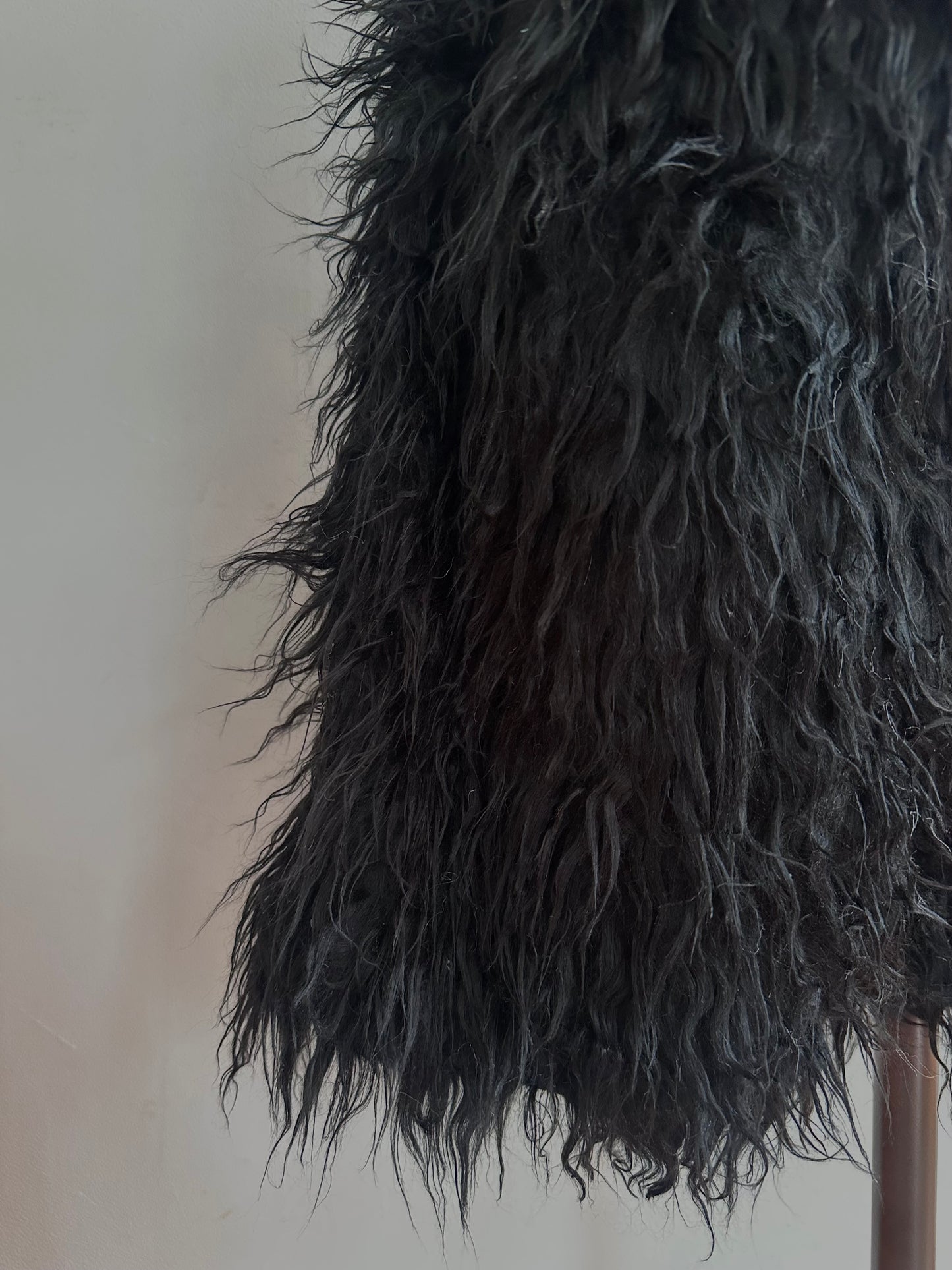 old fur half pants / black