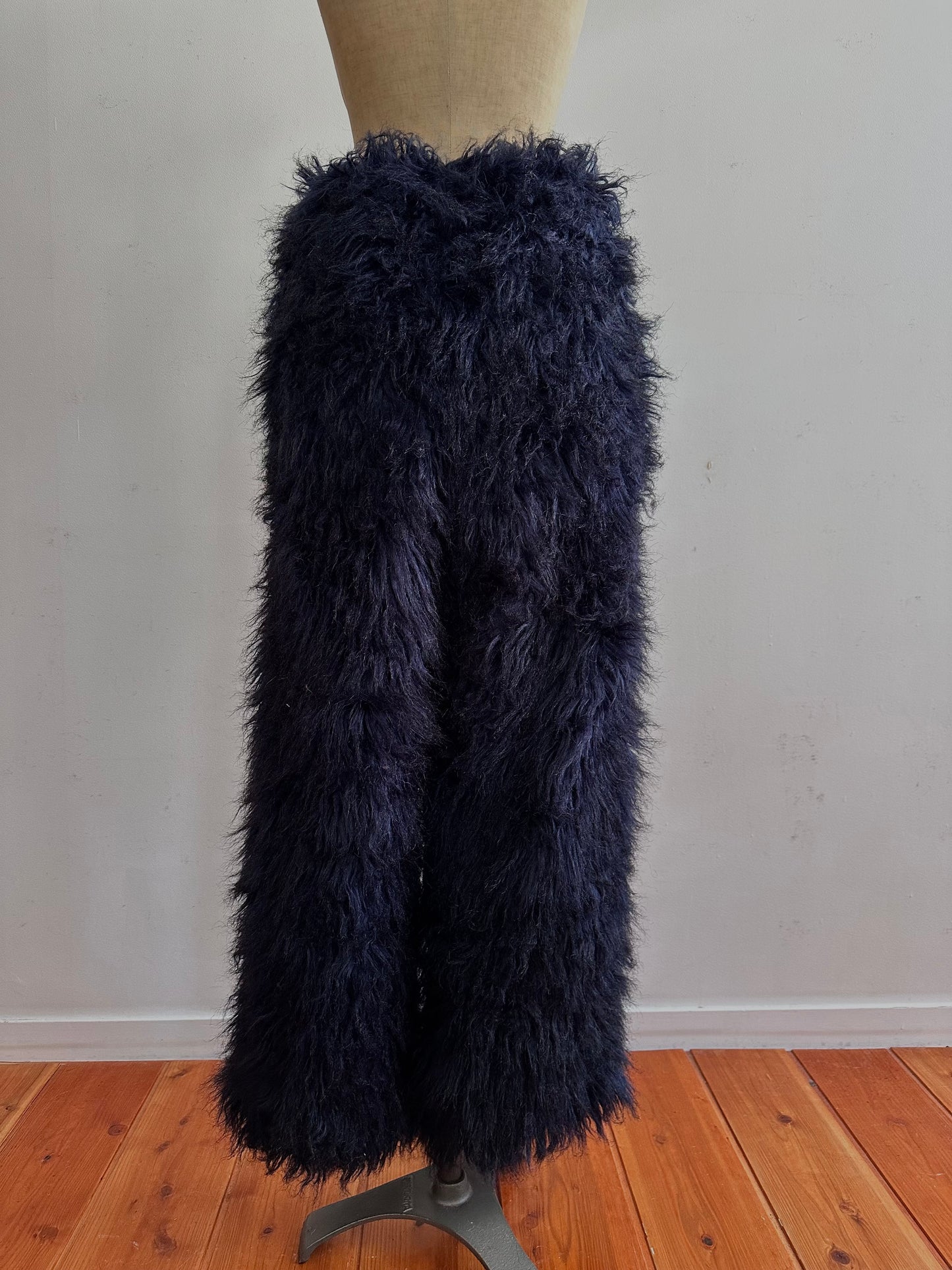 old fur pants / navy