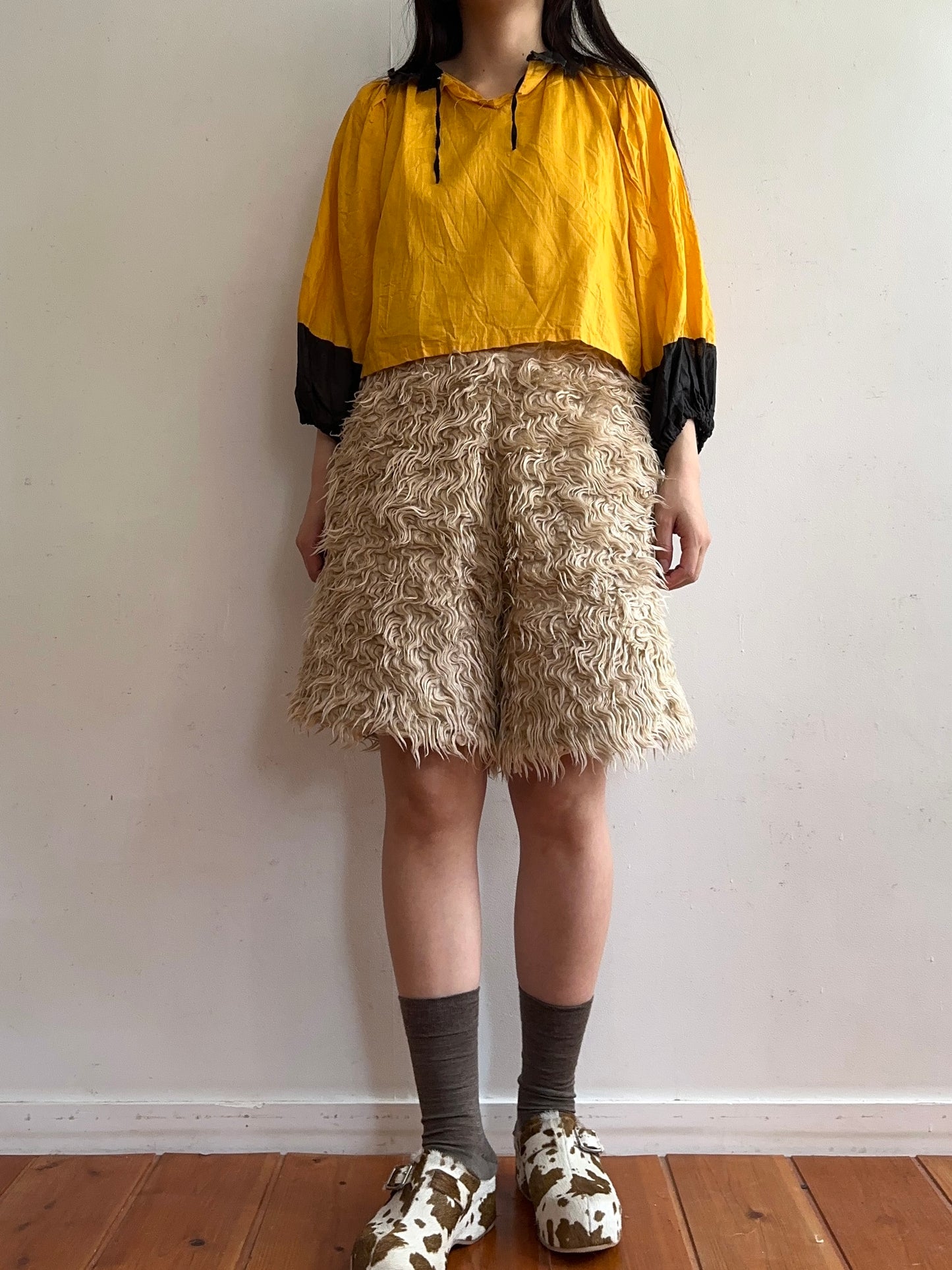 old fur short pants / ivory