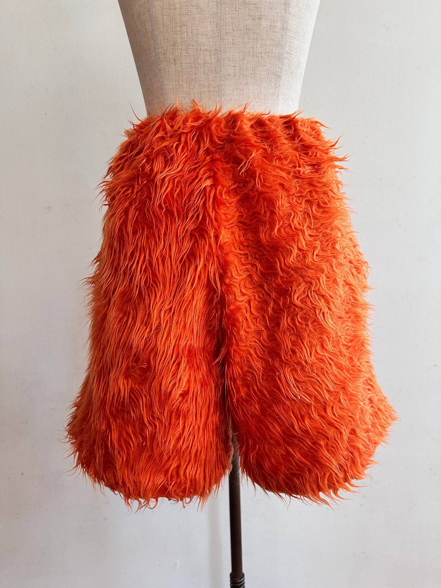 old fur short pants / orange