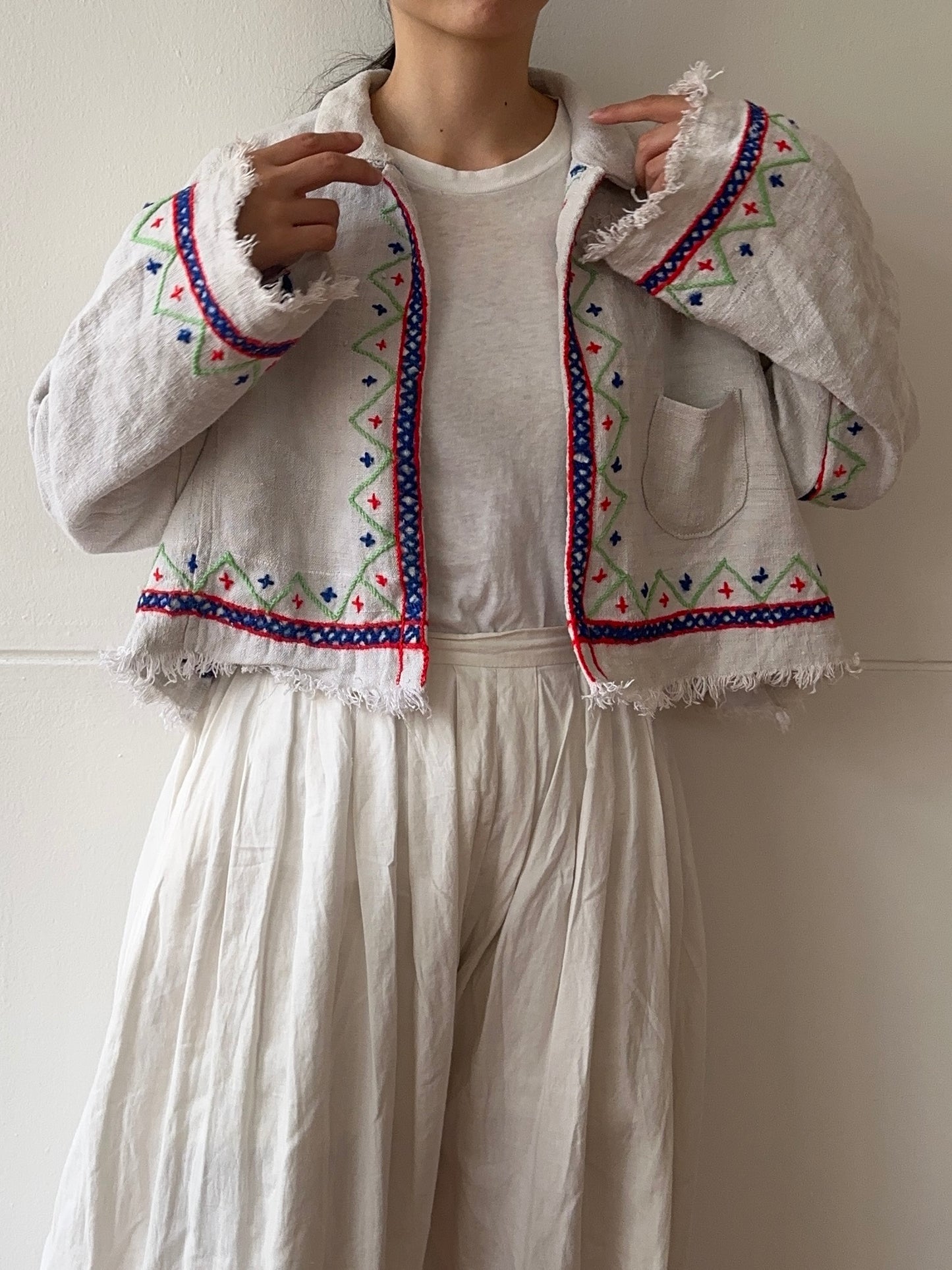 giacca corta in lino vecchio cucita a mano