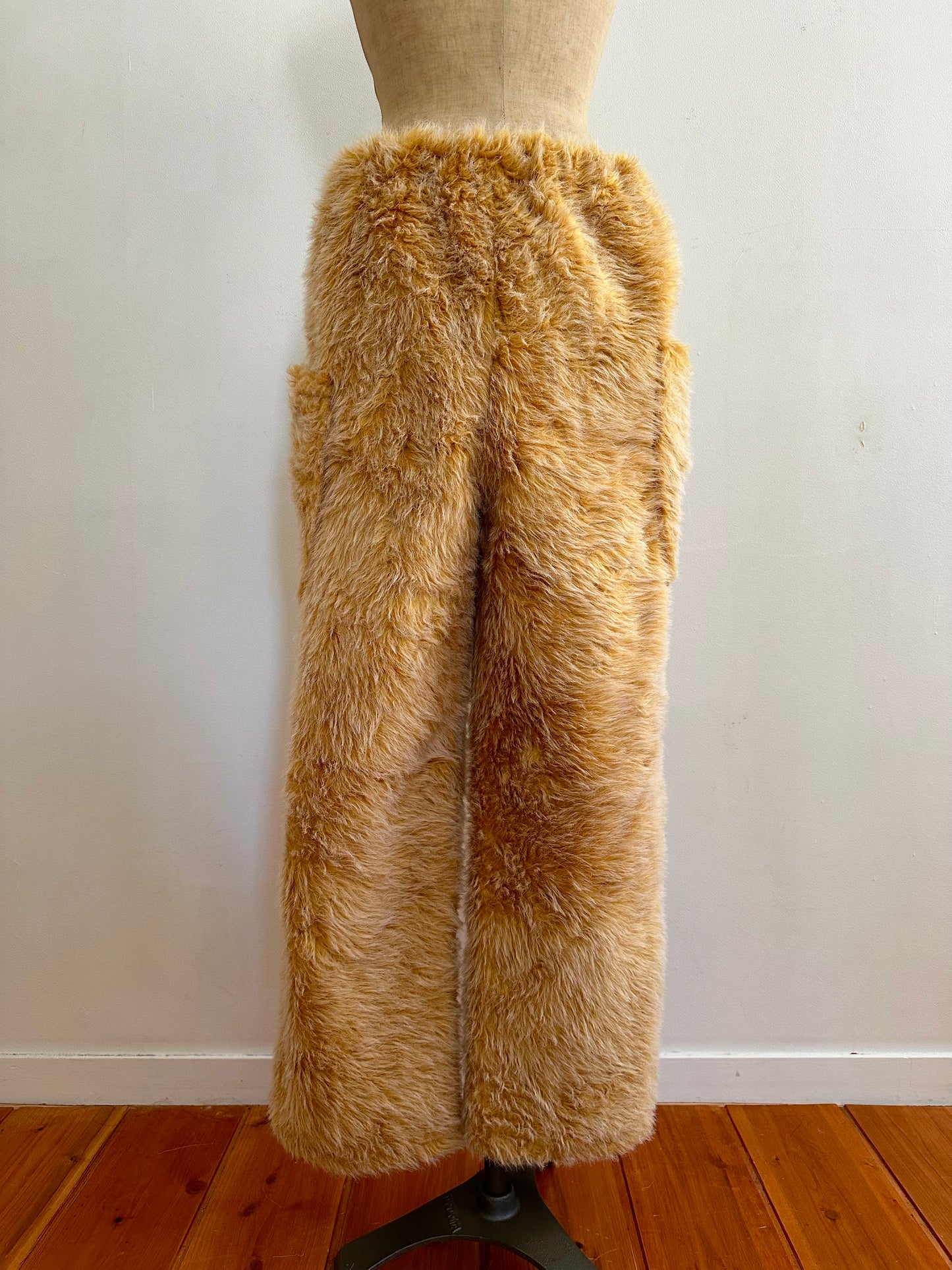 old fur pants / custard