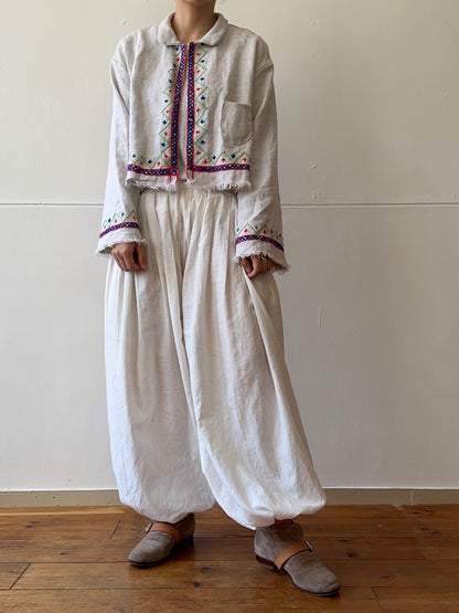 giacca corta in lino vecchio cucita a mano