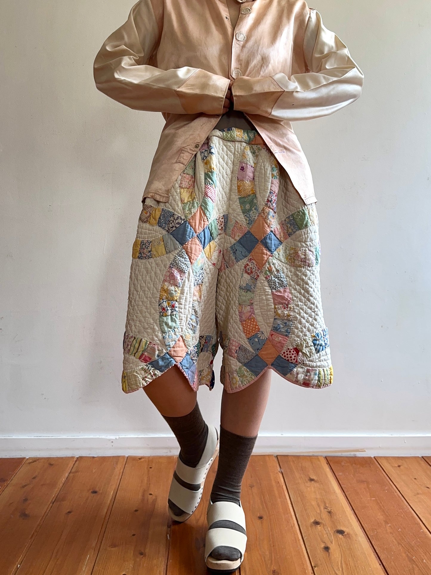 old quilt tuck short pants