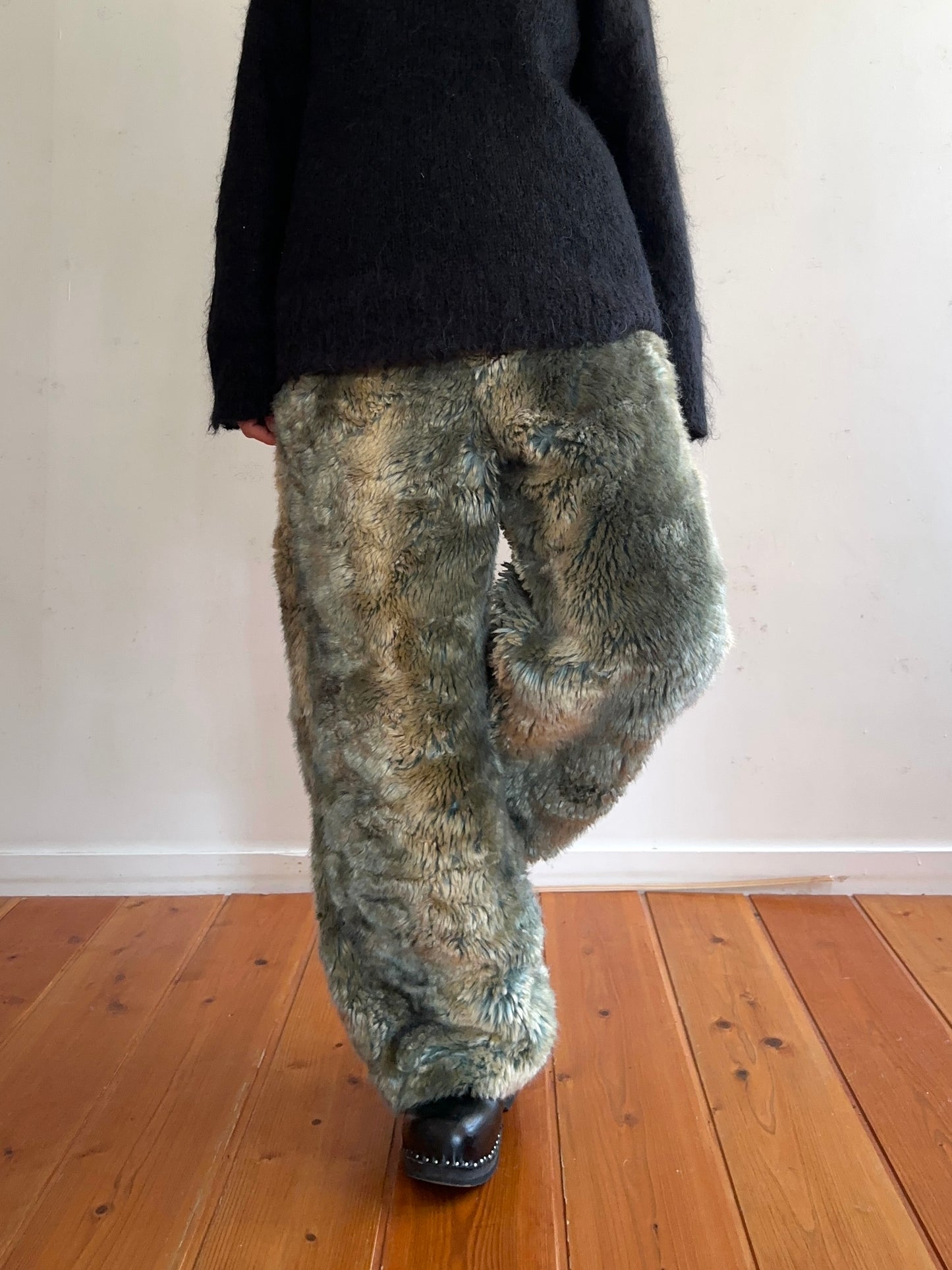 old fur pants / silver×grayish brown