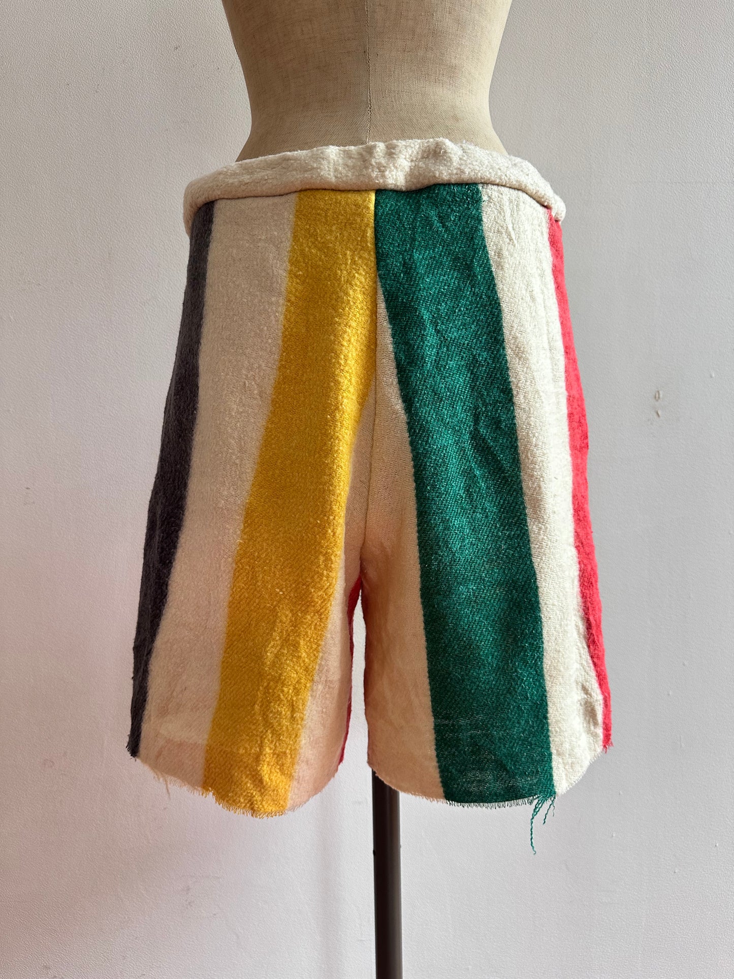 old blank short pants / stripe