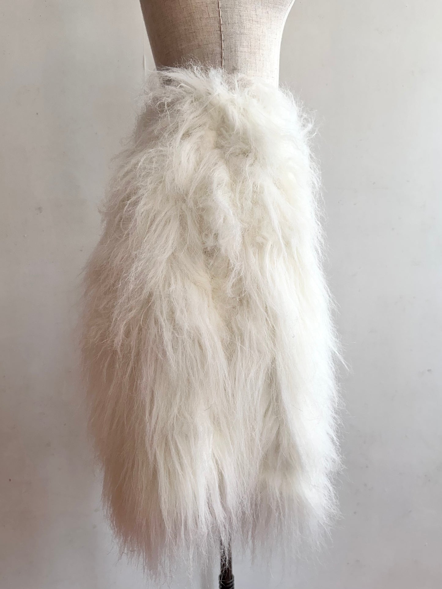 old fur short pants / white