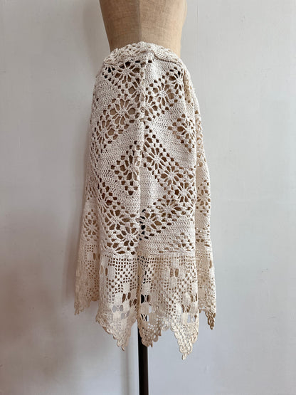 old crochet lace tuck short pants