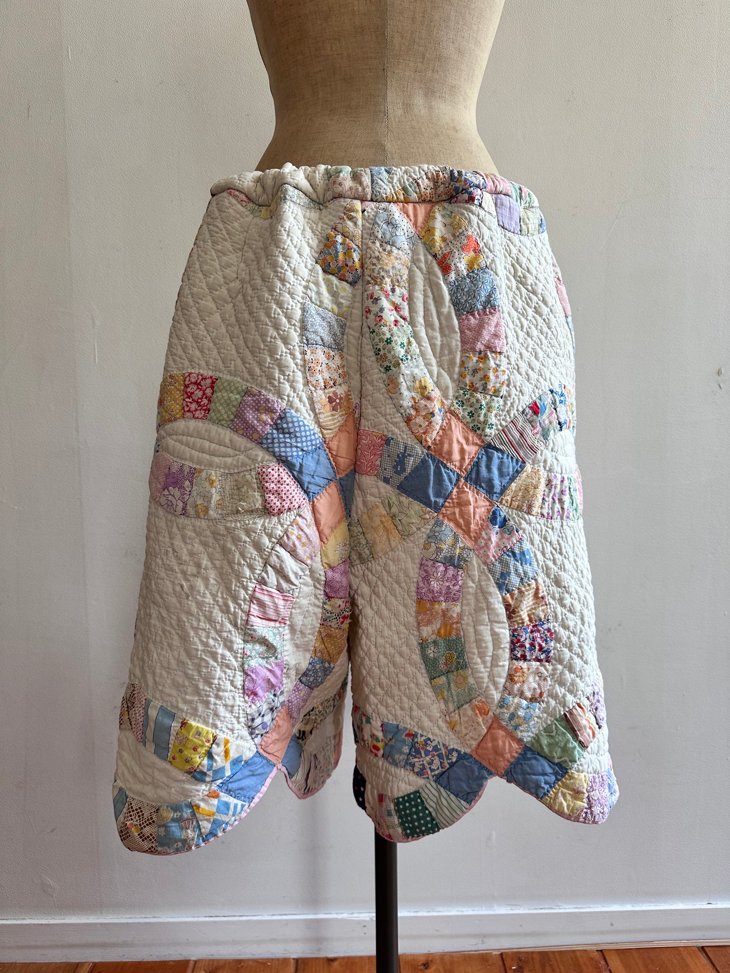 old quilt tuck short pants