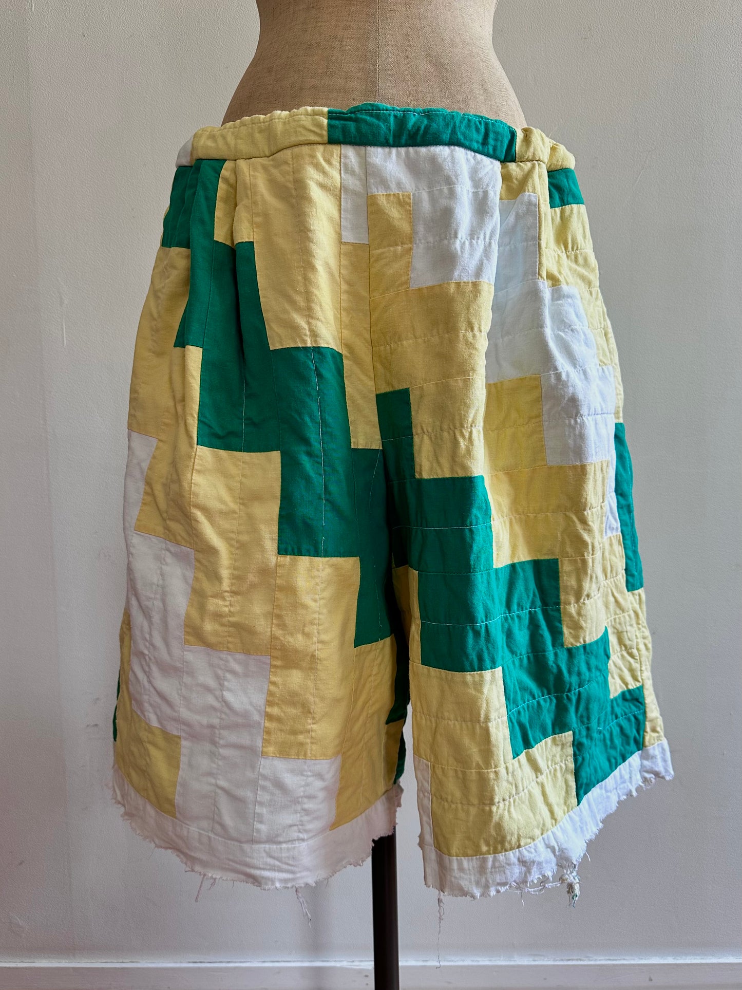 old quilt tuck short pants