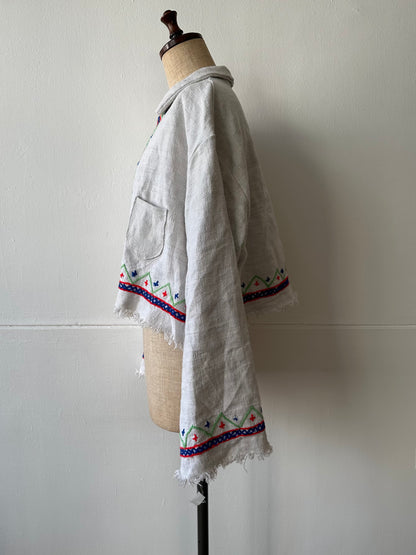 giacca corta in lino vecchio cucita a mano