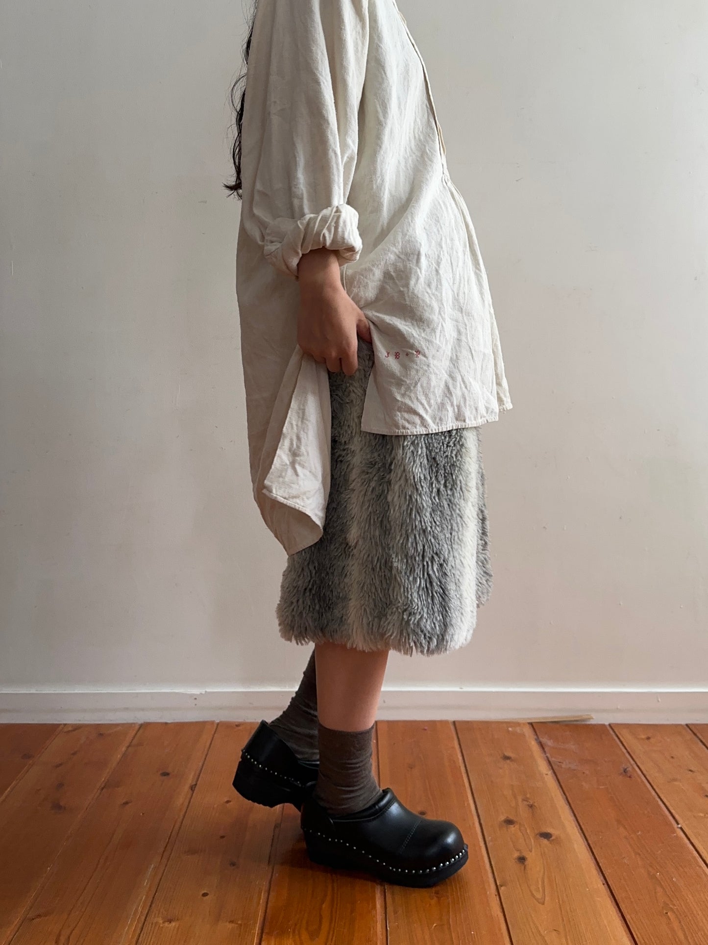 old fur half pants / gray×white
