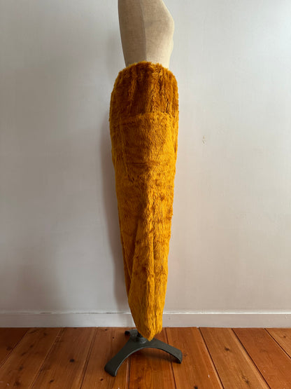 old fur pants / gold