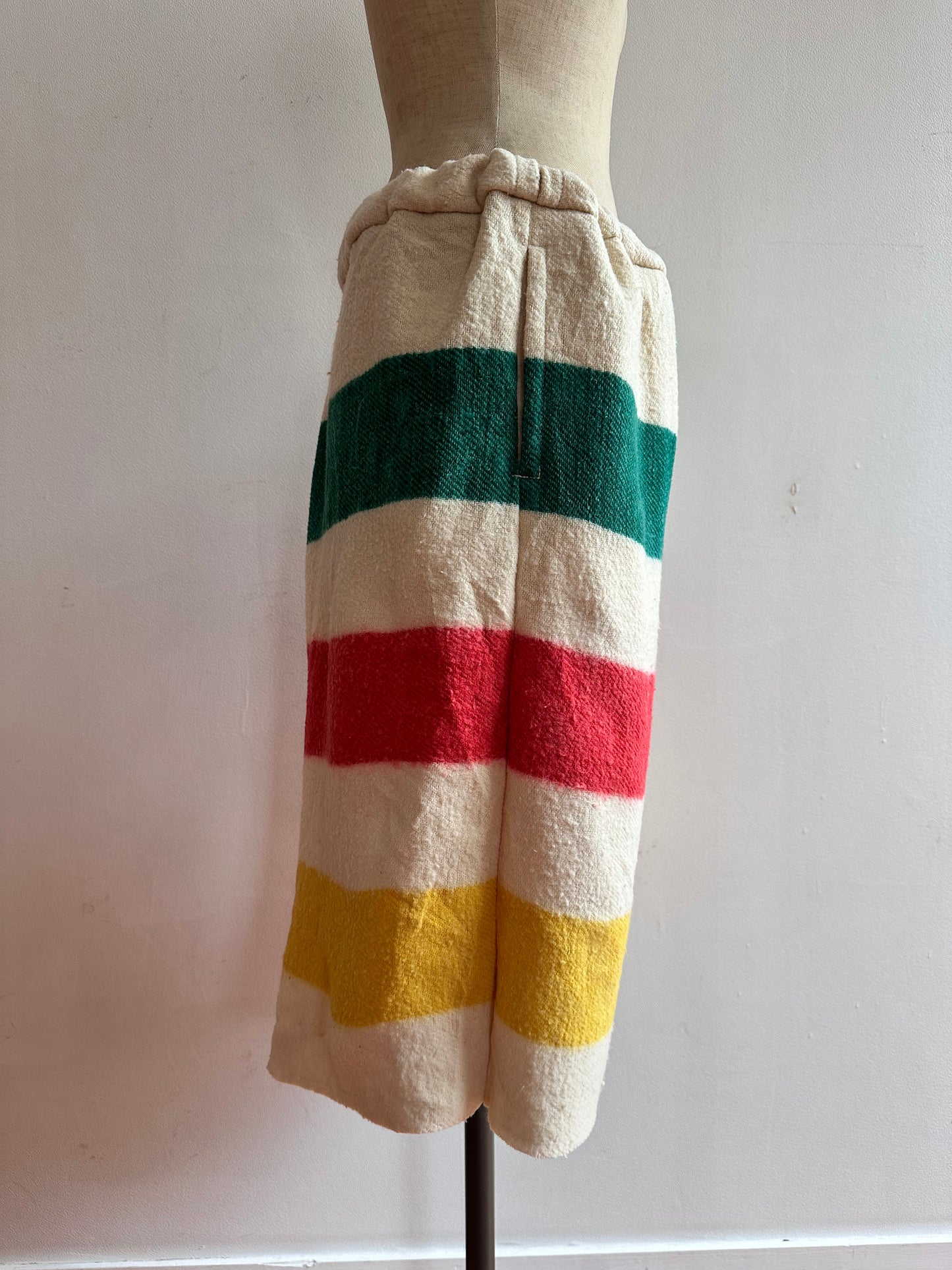 old blanket short pants / border