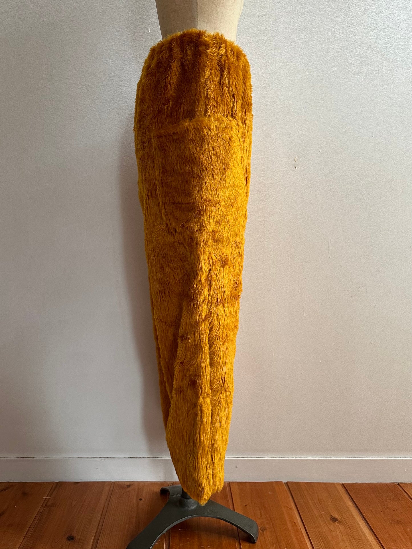 old fur pants / gold