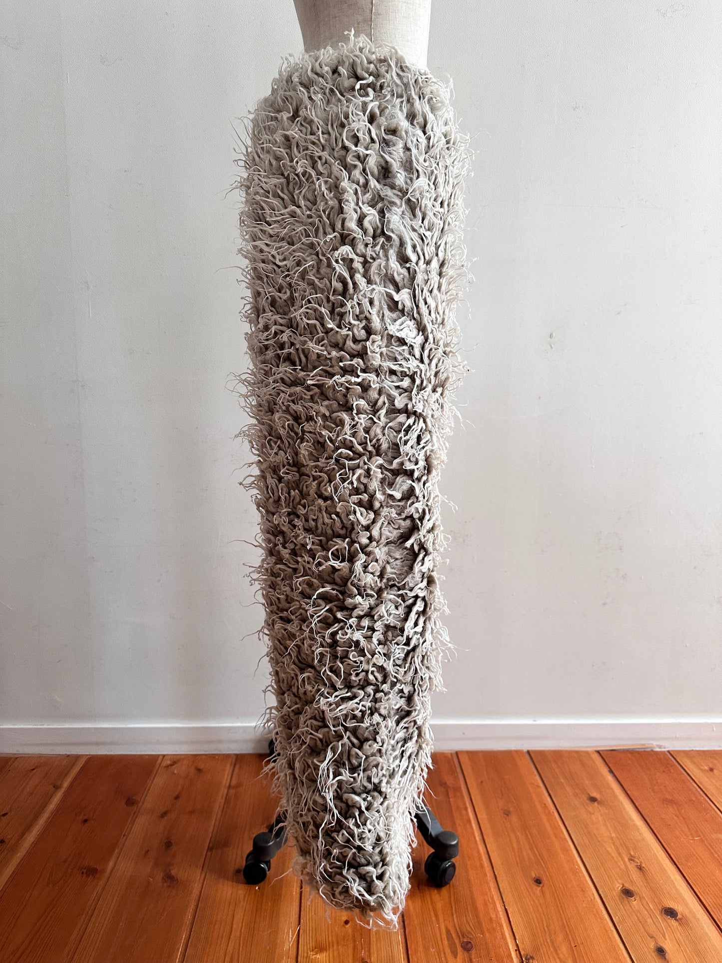 old fur pants / gray×silver