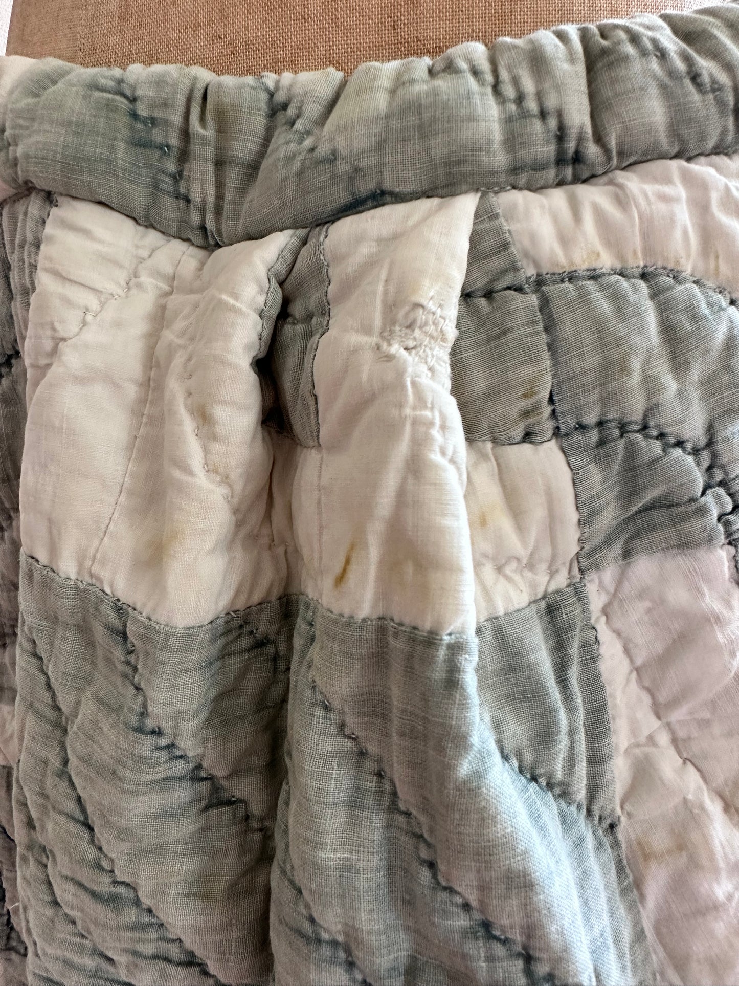 old quilt tuck short pants