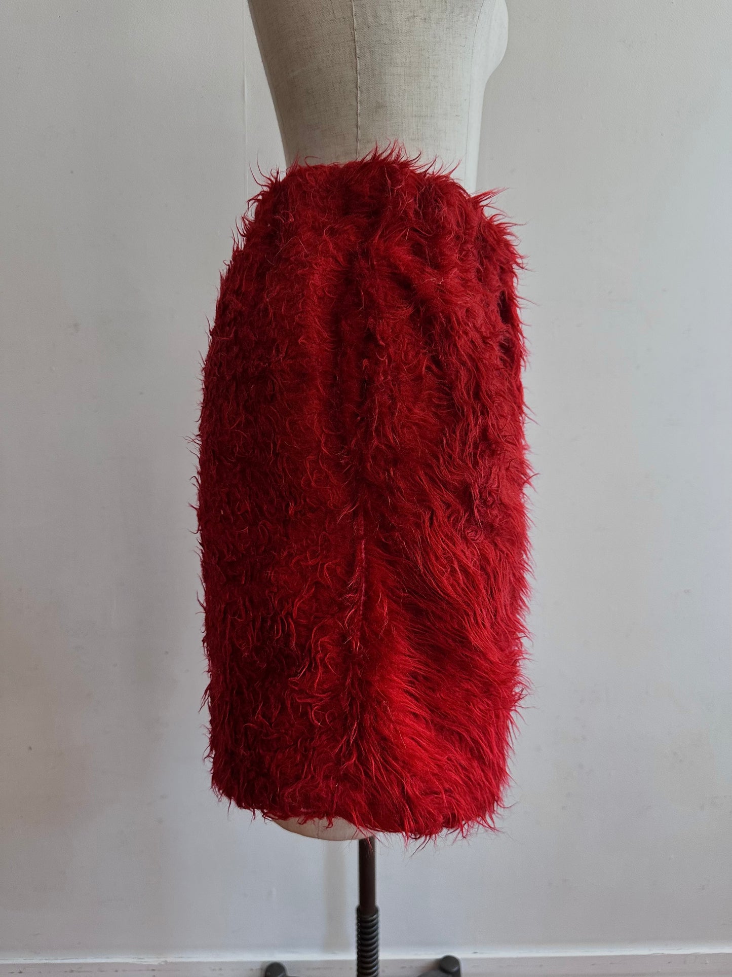 old fur short pants / wine