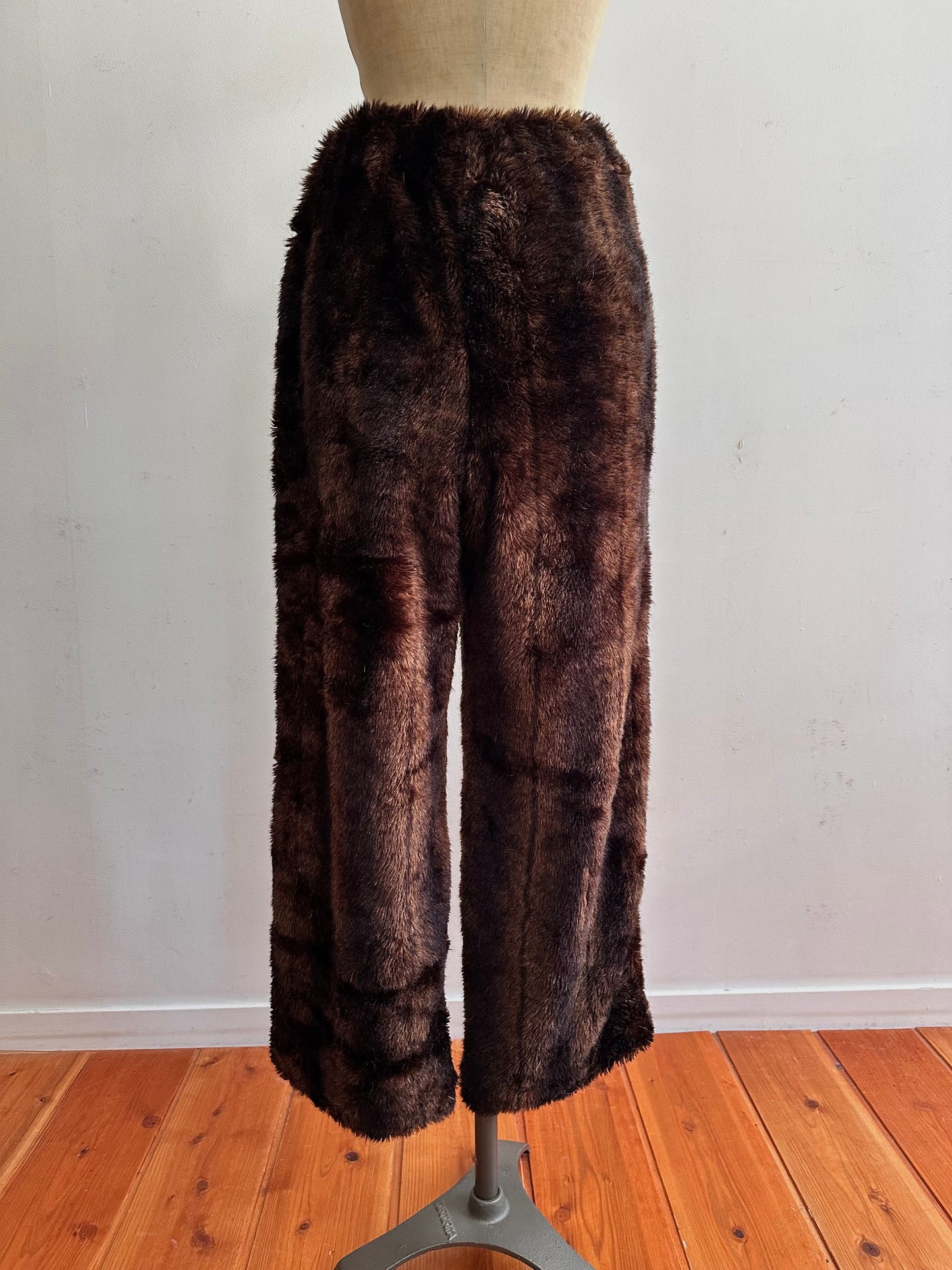 old fur pants / dark brown stripe