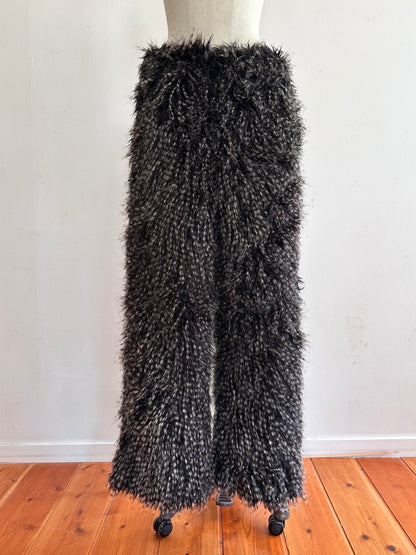 old fur pants / peacock black