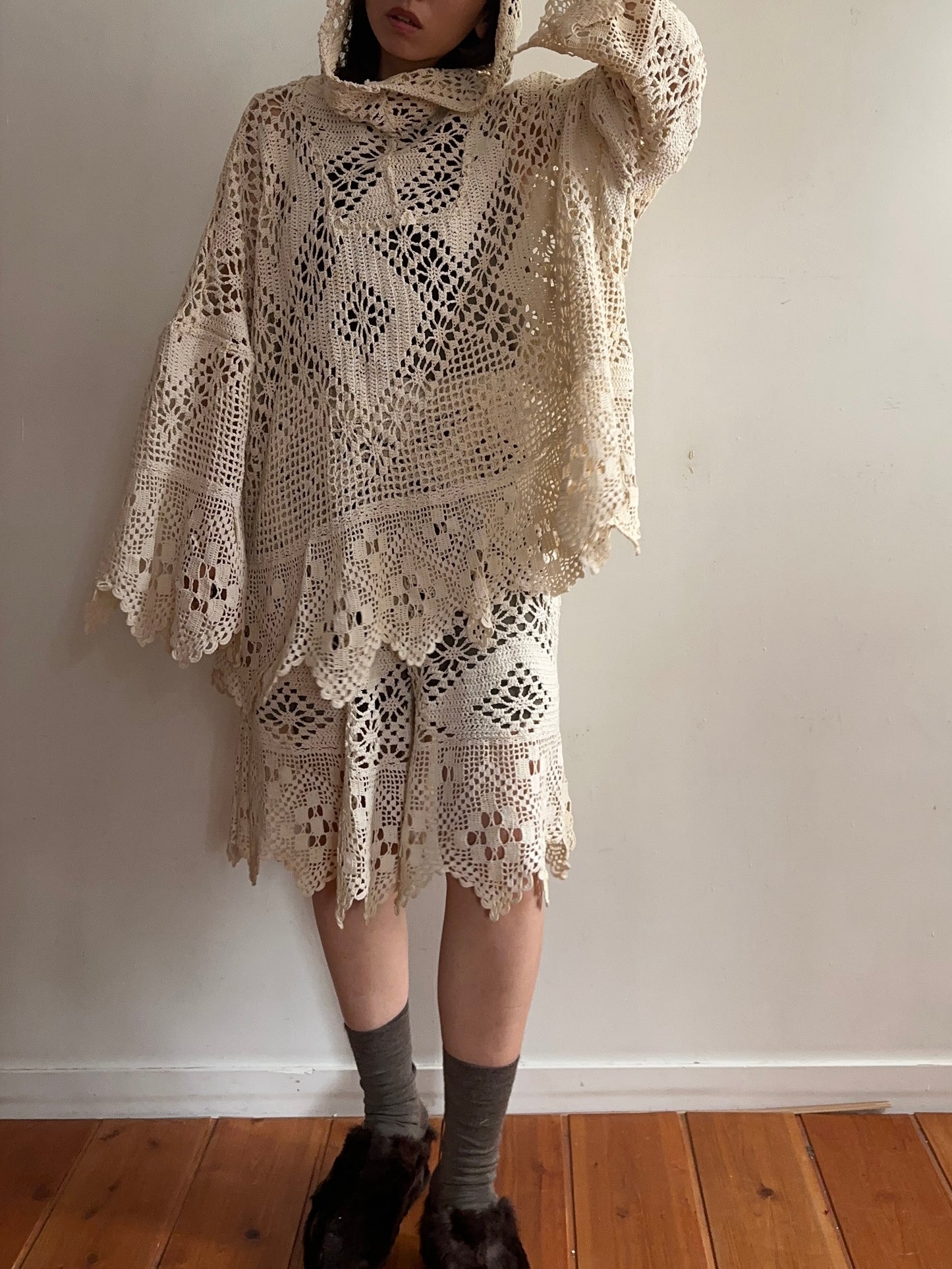 old crochet lace tuck short pants