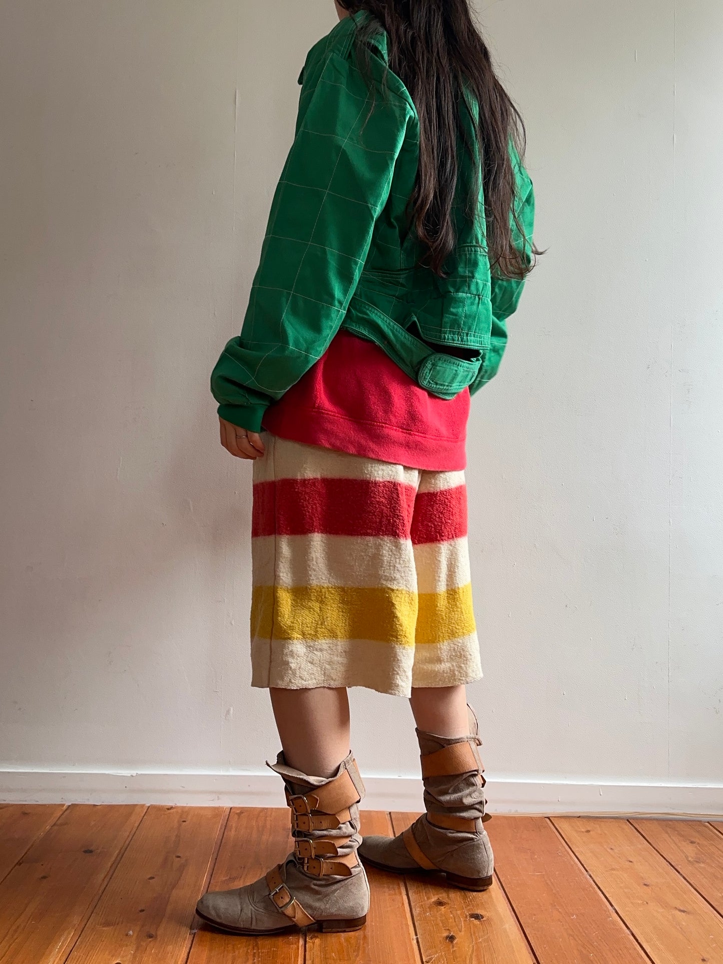 old blanket short pants / border