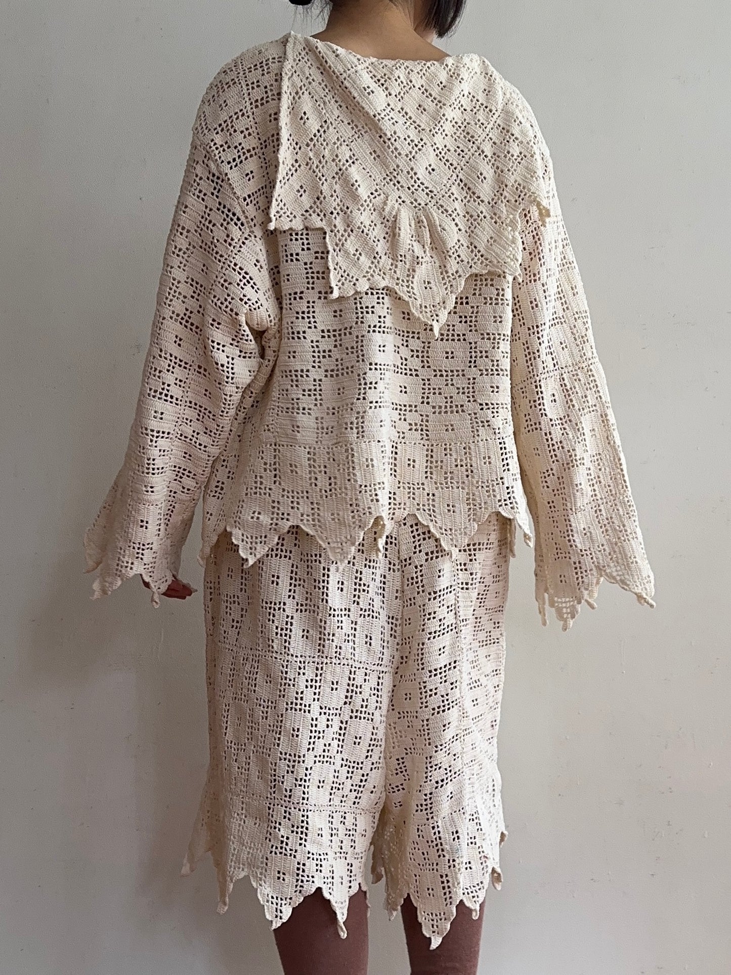 old crochet lace tuck short pants