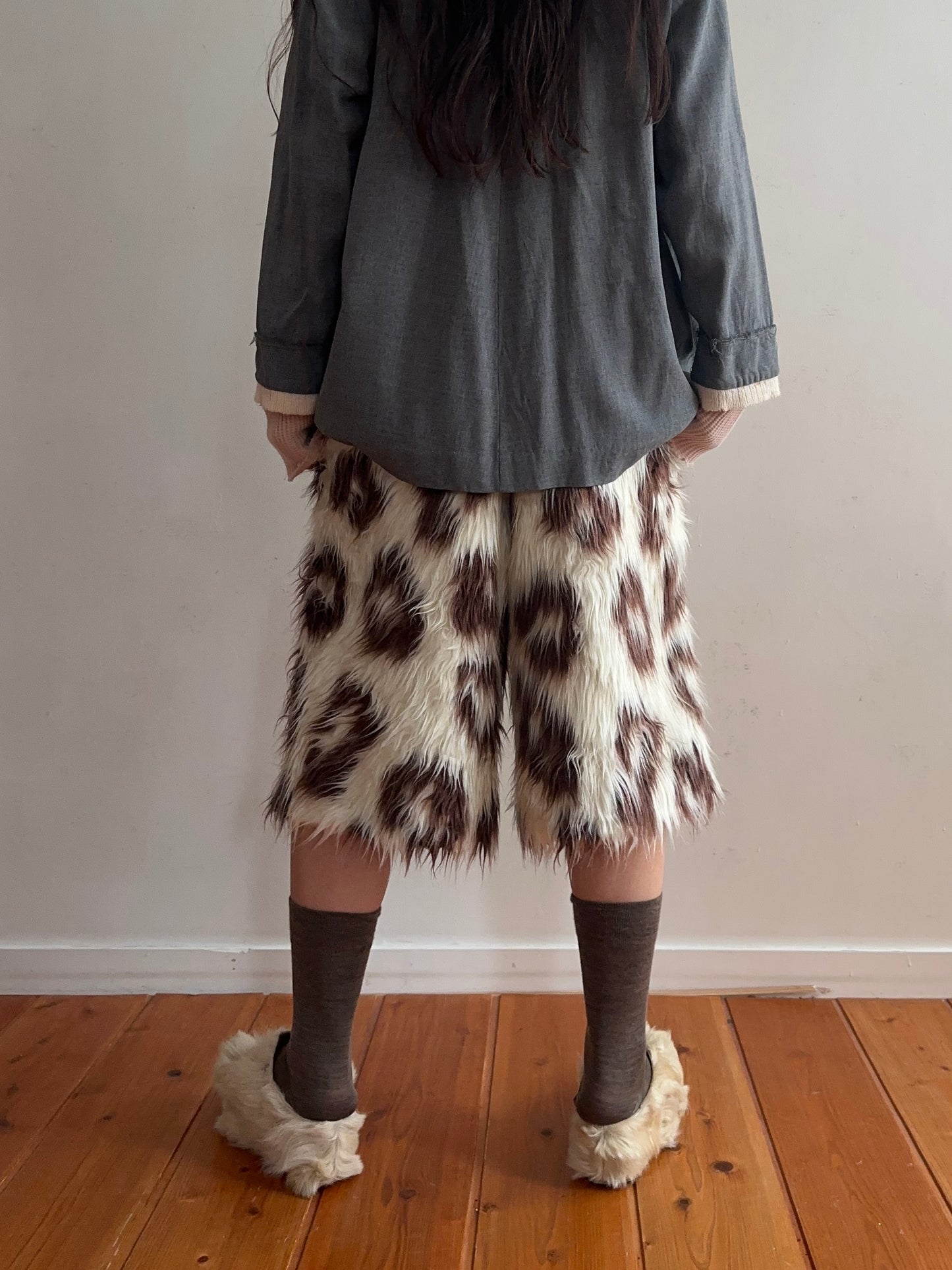 old fur half pants / snow leopard