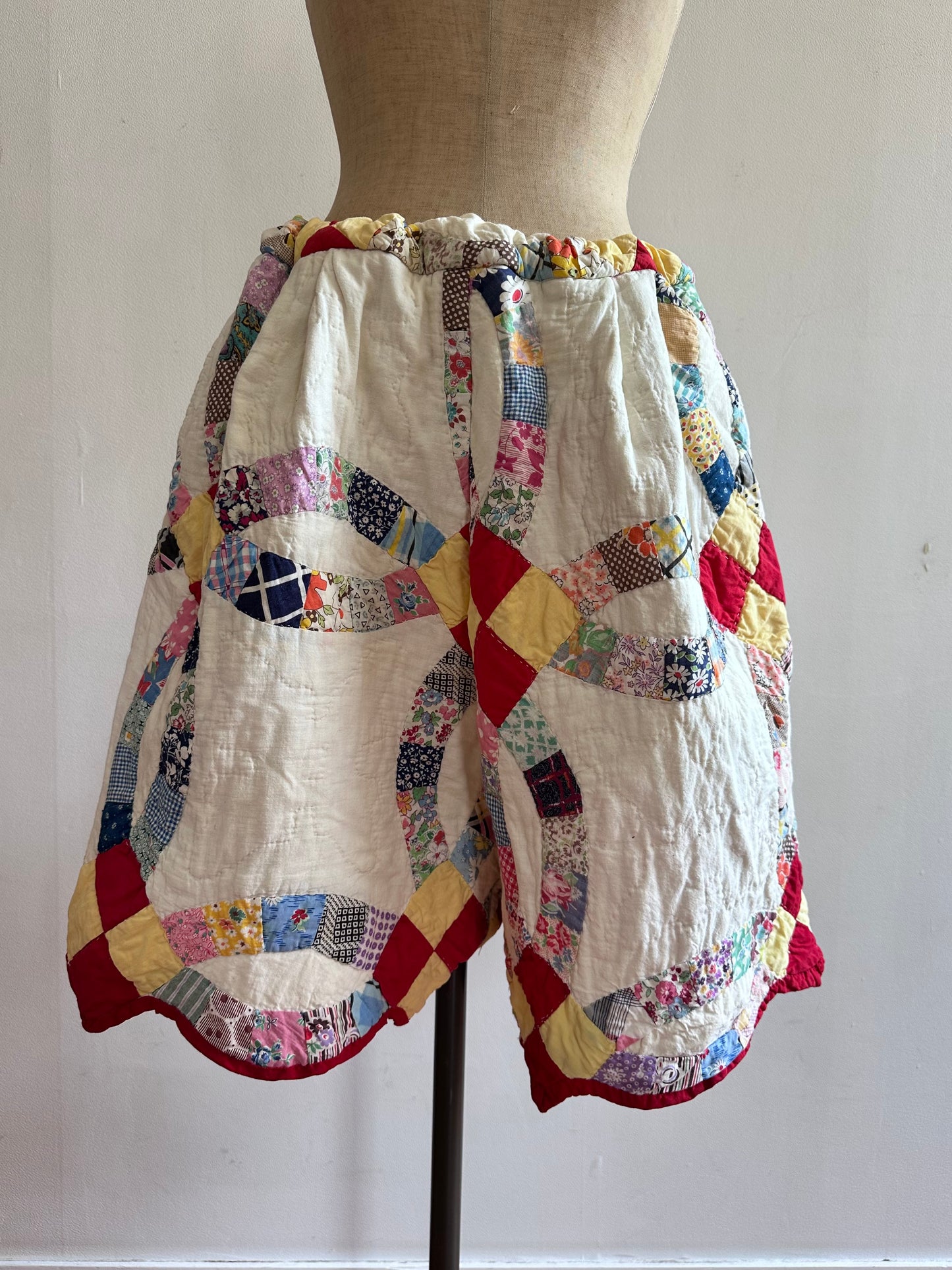 old quilt tuck short pants
