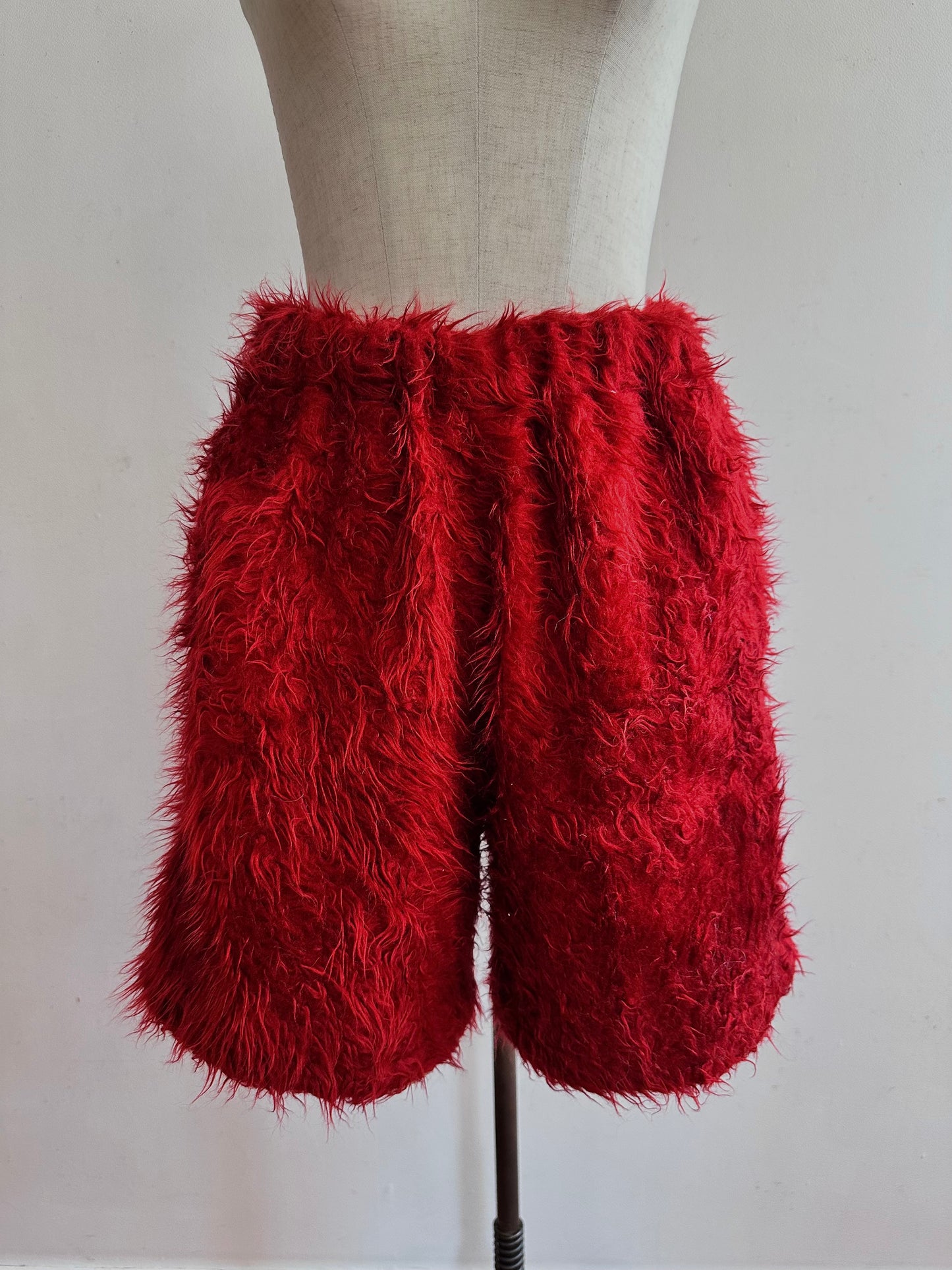 old fur short pants / wine